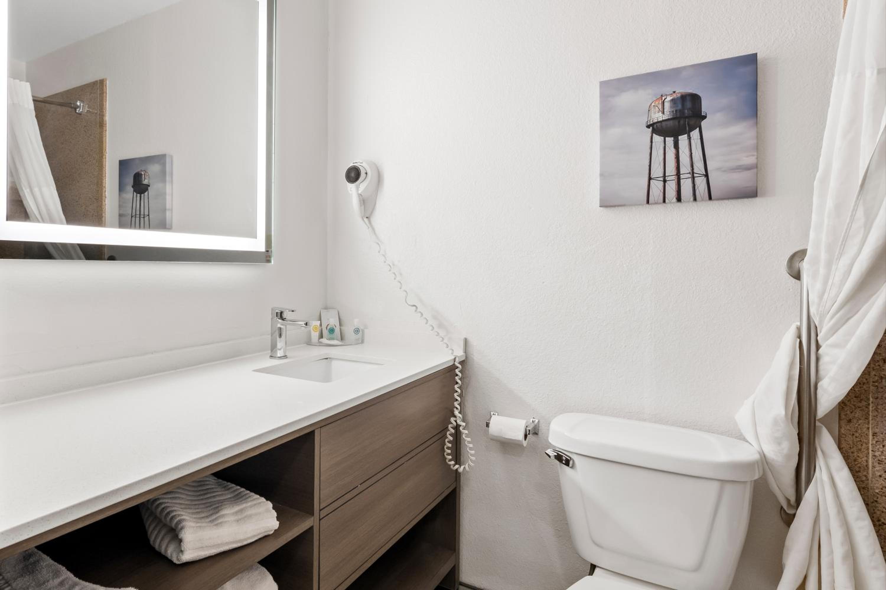 Standard King Room - Non-Smoking  photo 3
