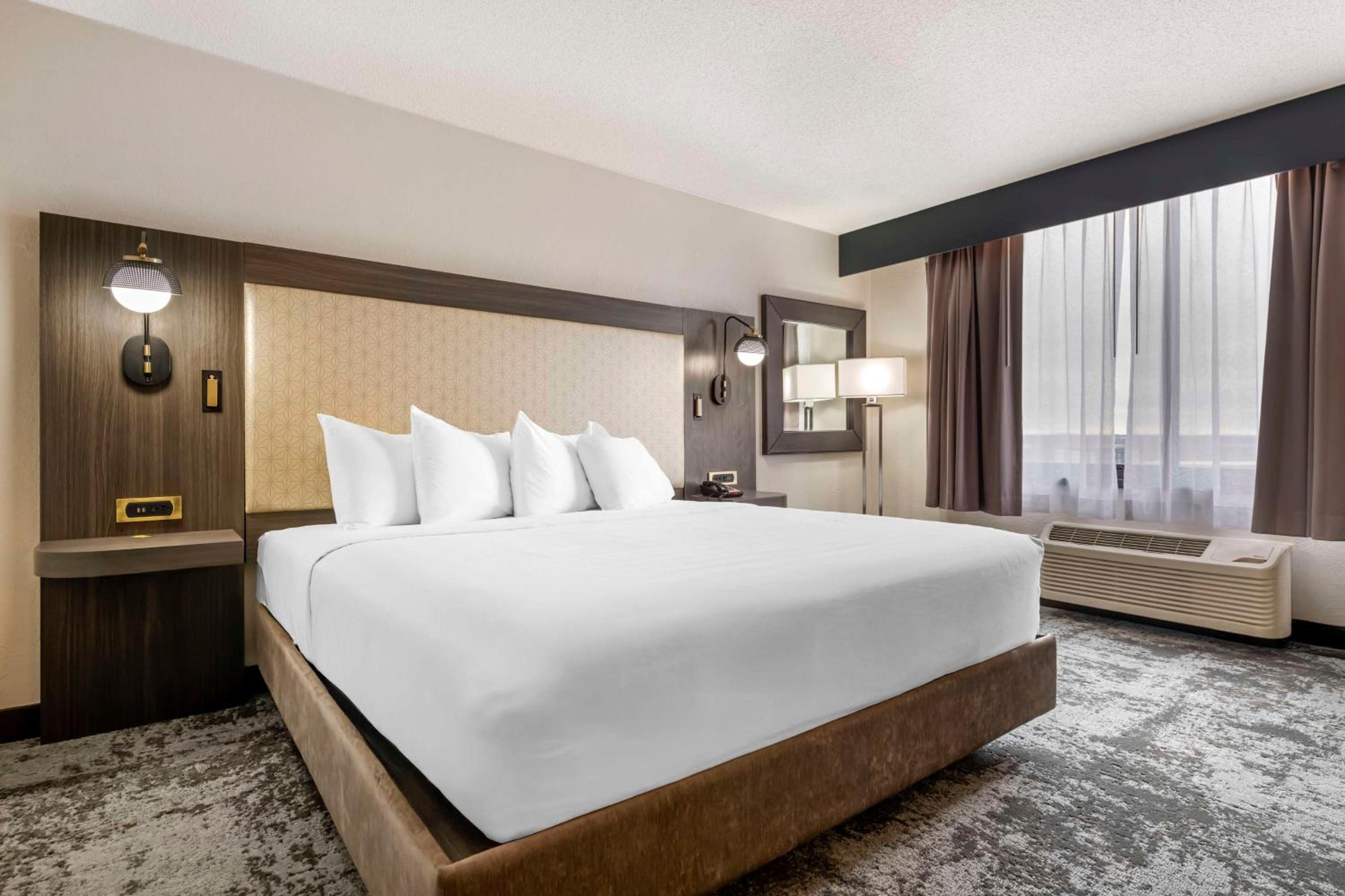 King Room - Upper Floor/Non-Smoking