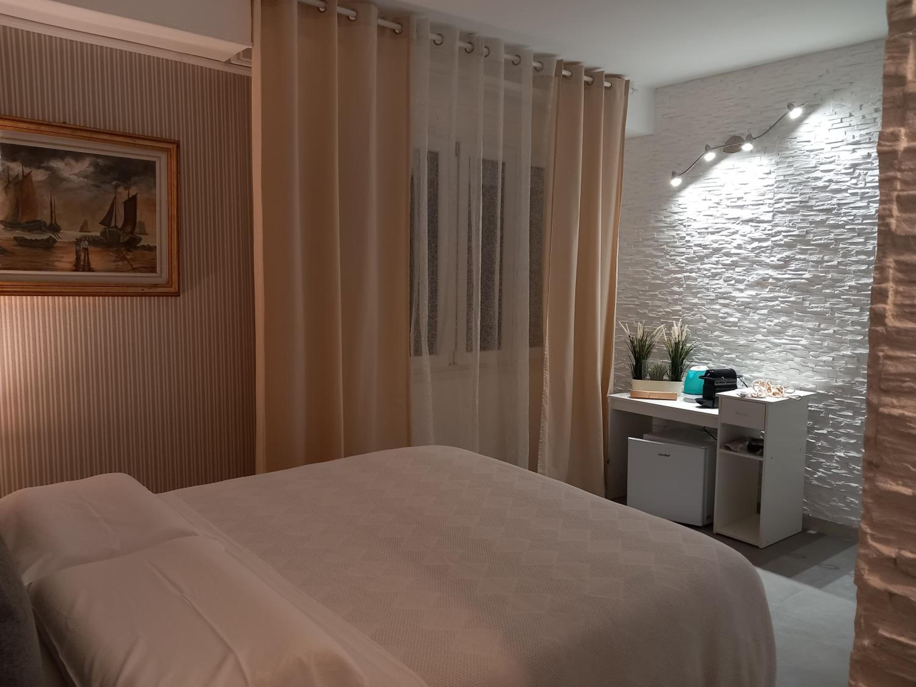 Double Room with Private Bathroom photo 2