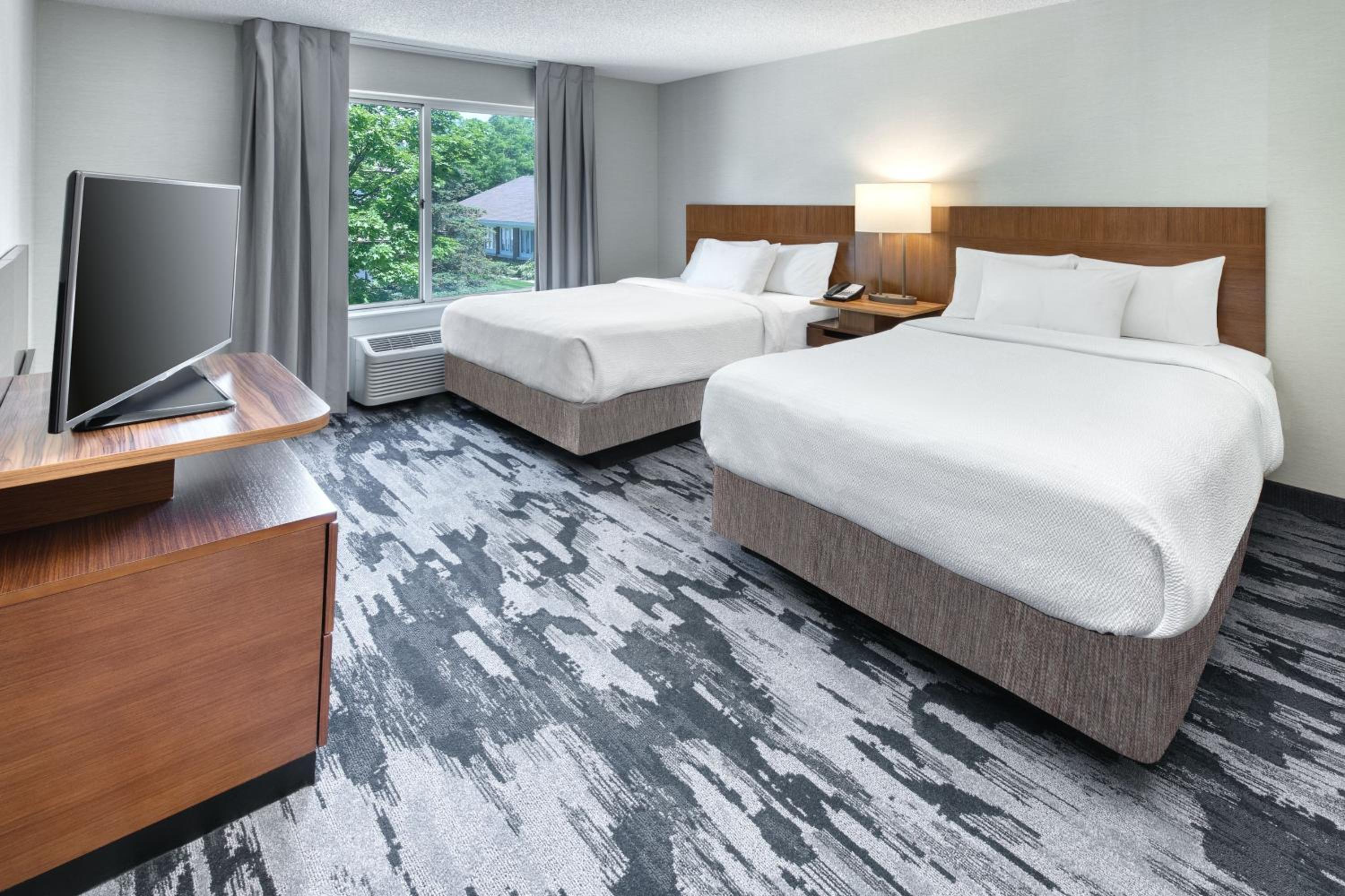 Queen Suite with Two Queen Beds and Sofa Bed photo 2