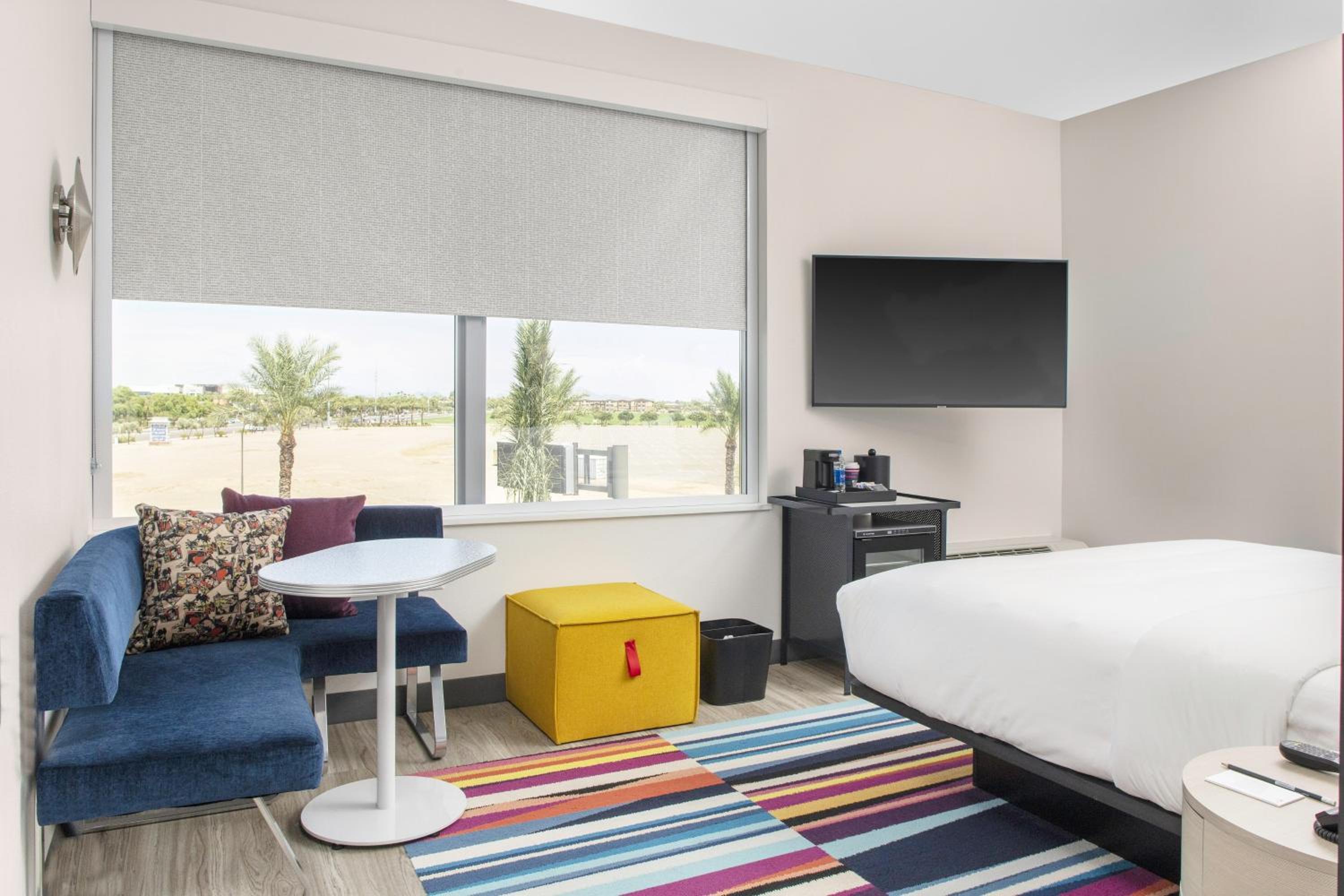 King Room, Guest room, 1 King (Mobility Accessible w/Tub) - Photo 3