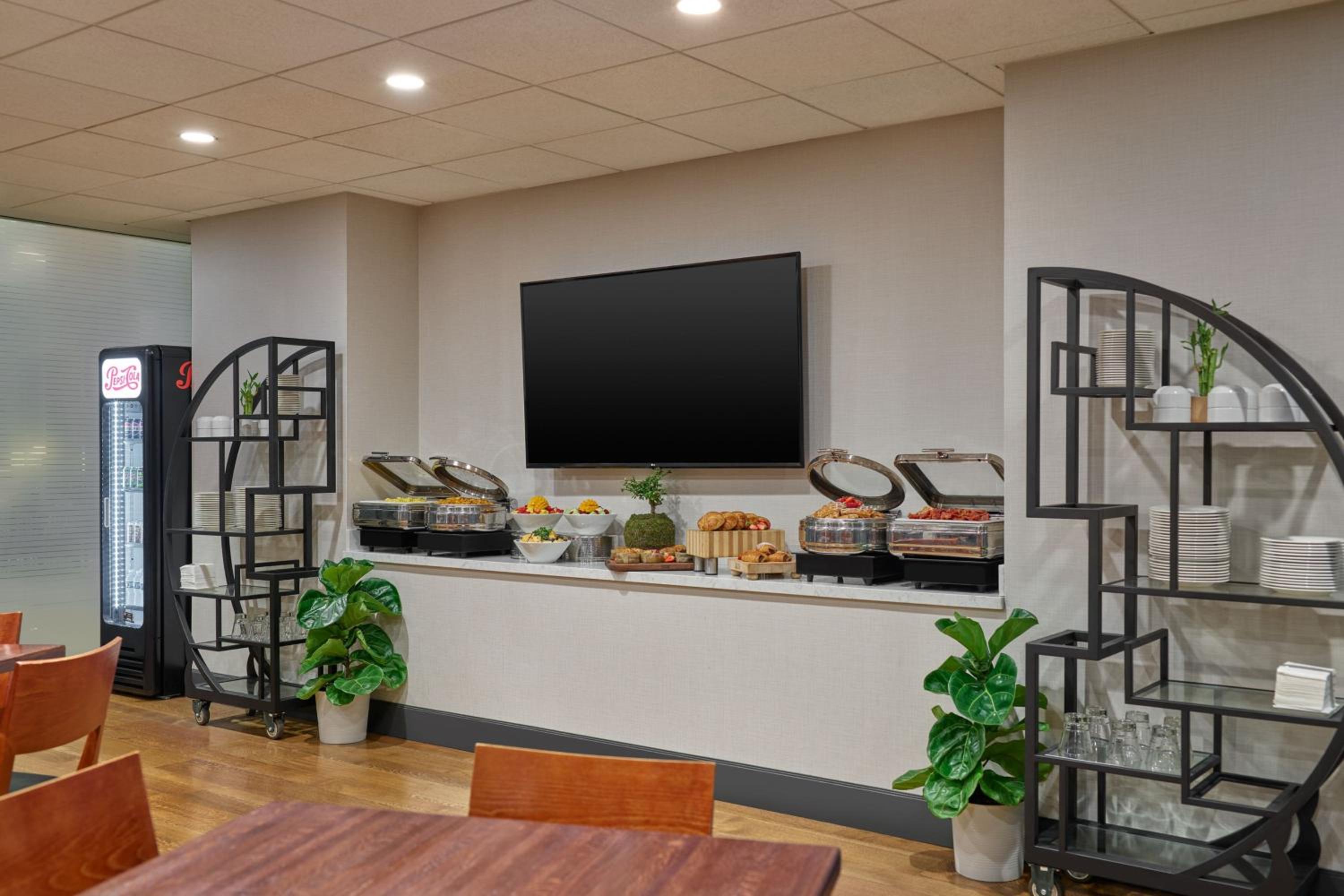 Plaza One-Bedroom Large Suite - Club Lounge Access
