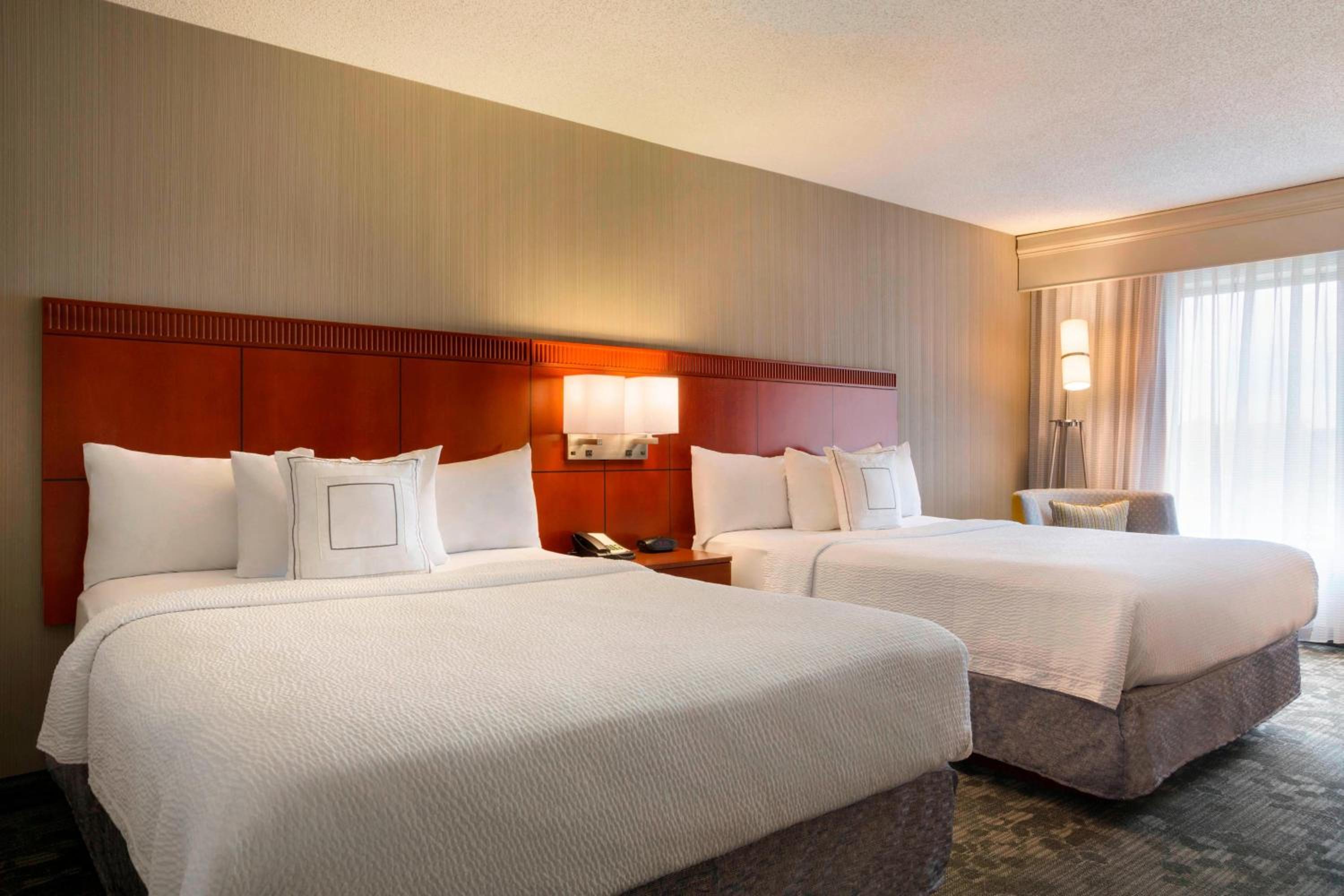 Queen Room with Two Queen Beds and Bathtub - Mobility Access photo 1