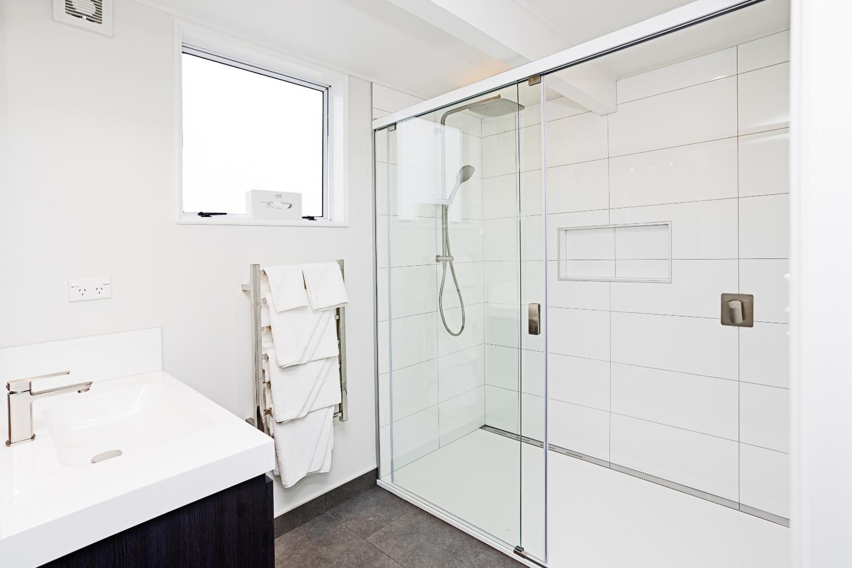 Superior One-Bedroom Apartment - Photo 5