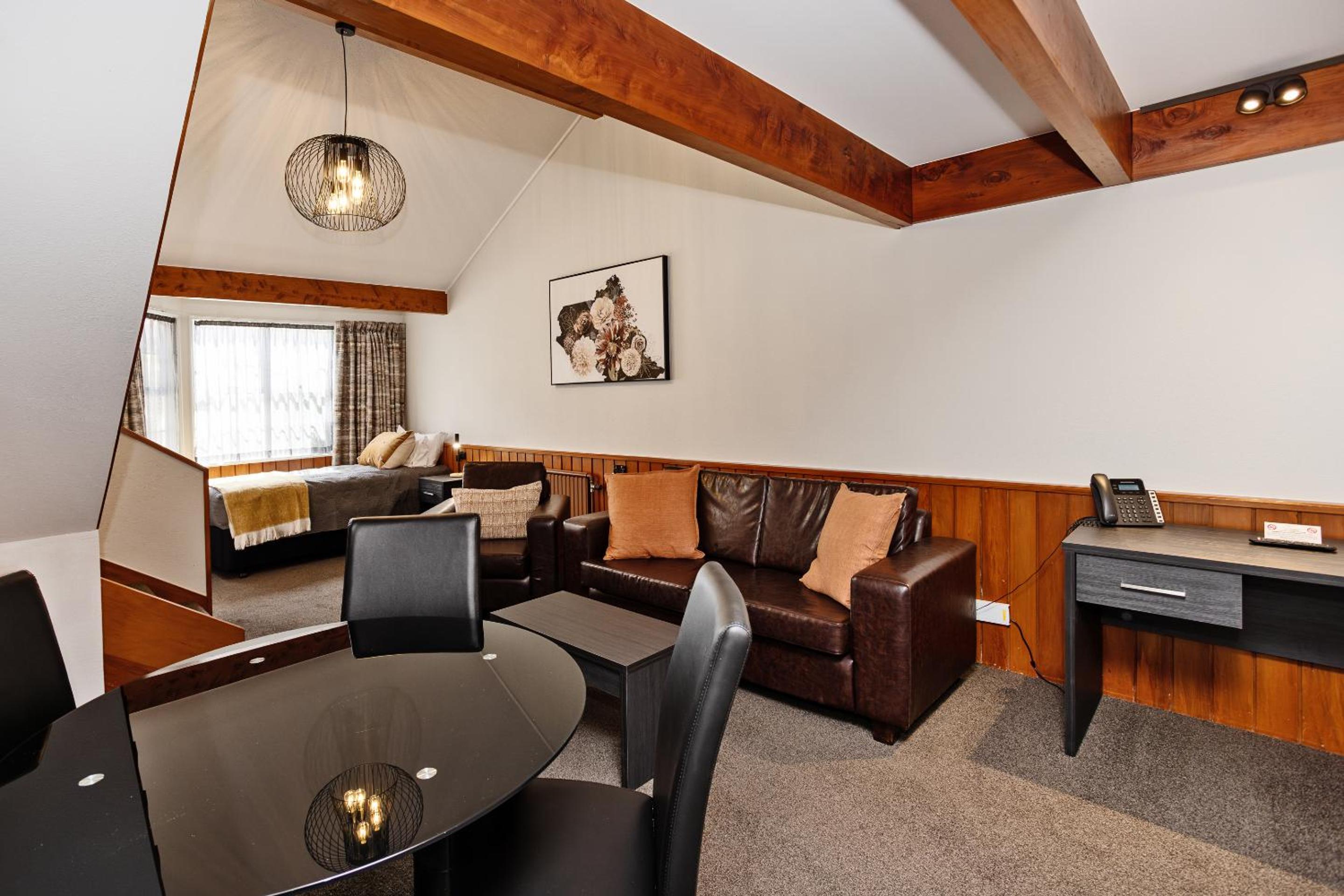 Superior One-Bedroom Apartment - Photo 6