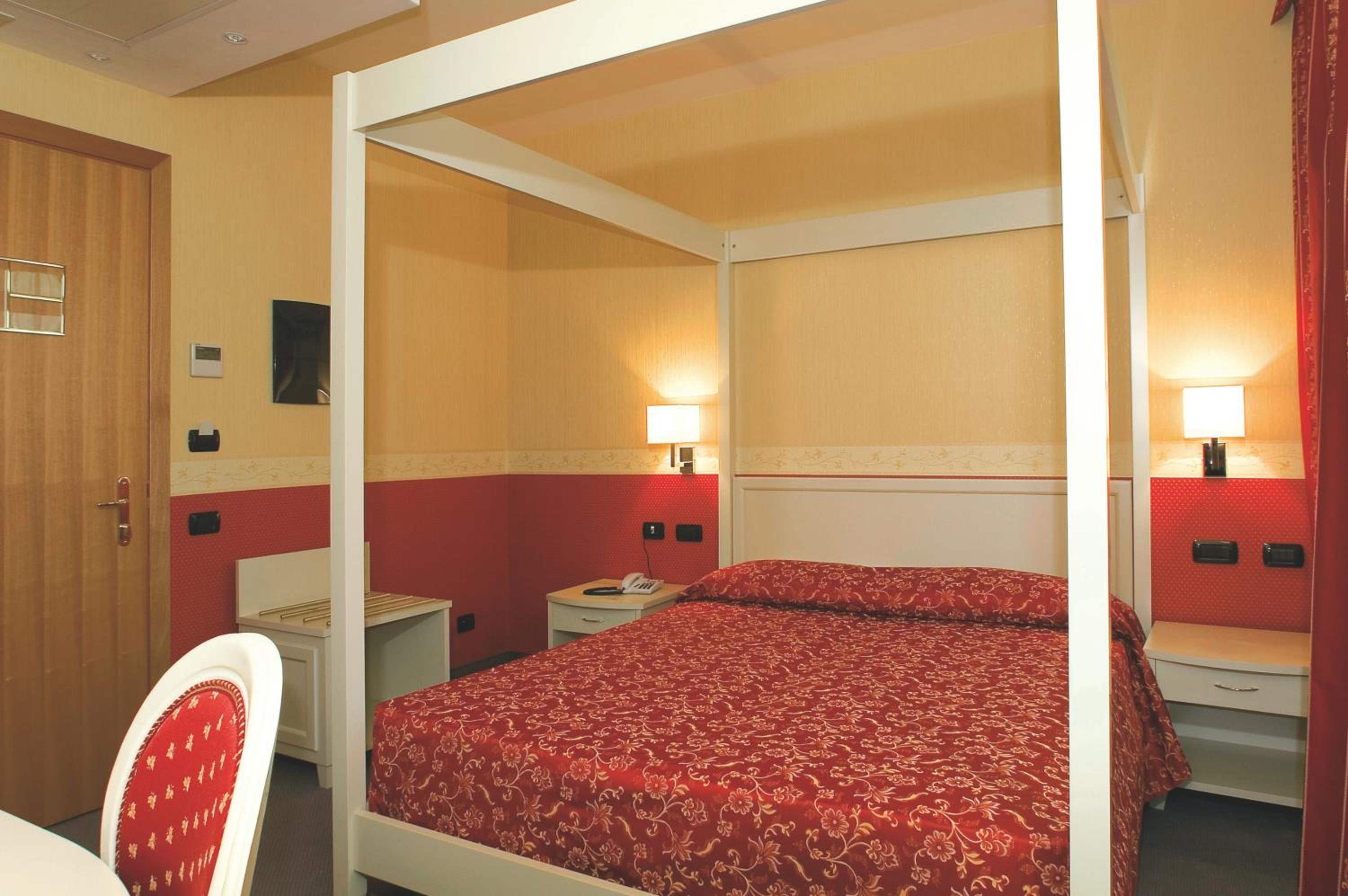 Standard Double Room - Photo 15
