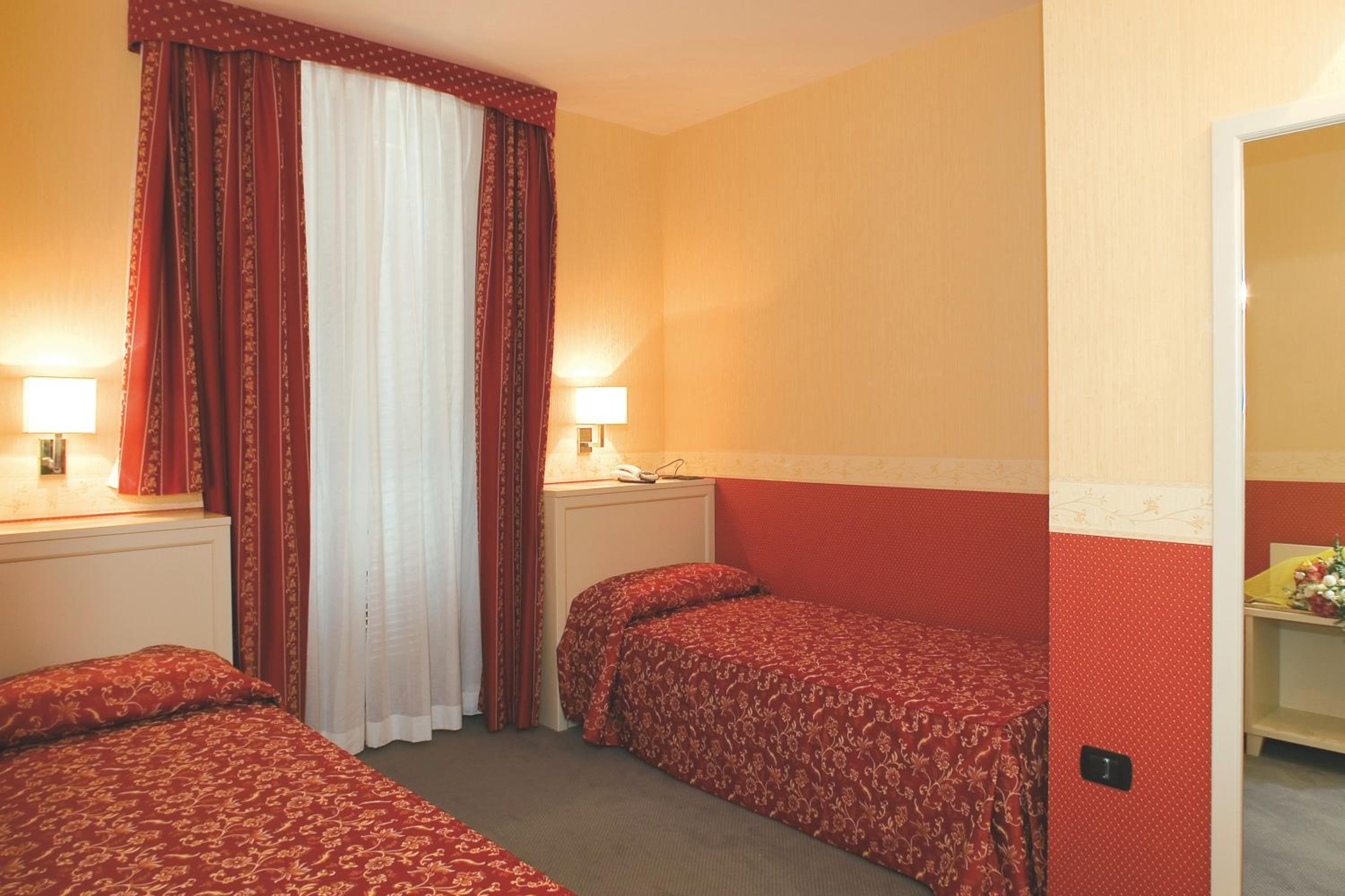 Twin Room - Photo 1