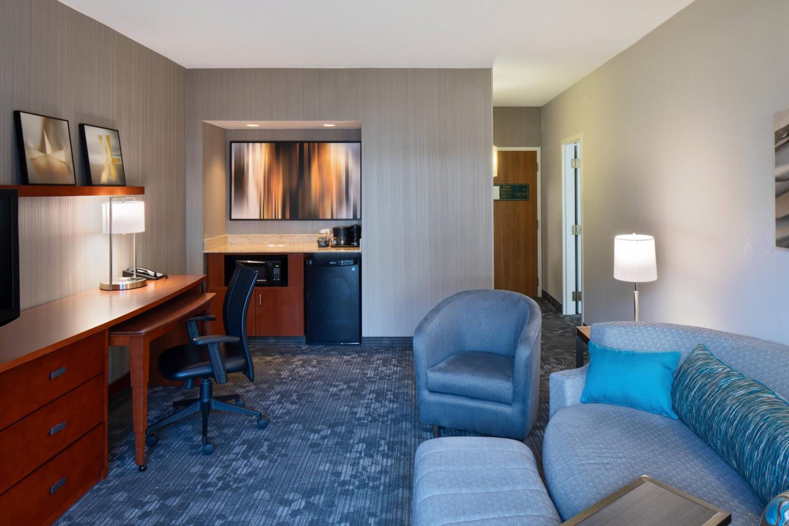 Suite with Two Double Beds and Sofa Bed - Photo 5