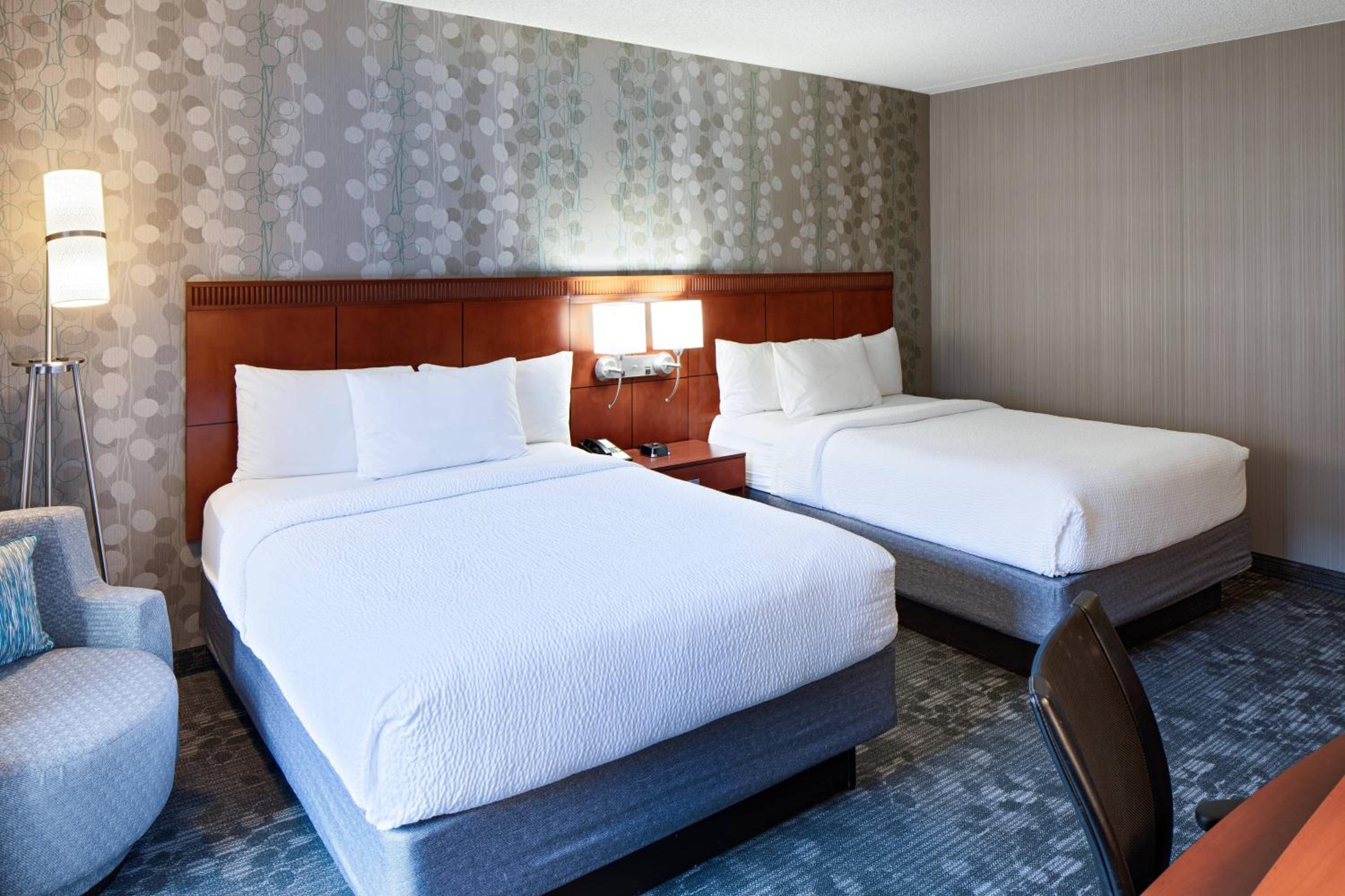 Suite with Two Double Beds and Sofa Bed - Photo 1