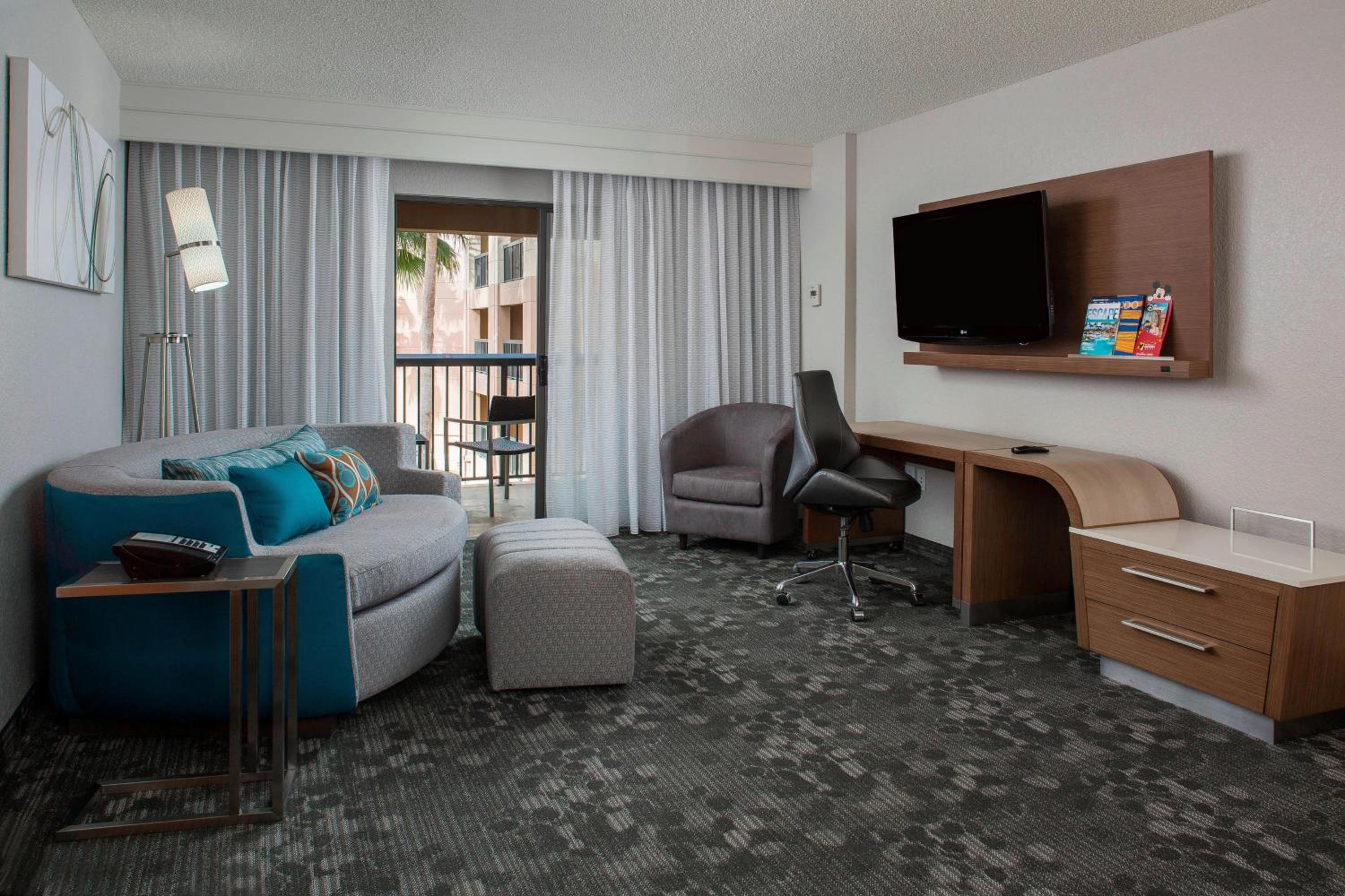 One-Bedroom Large King Suite with Sofa Bed - Mobility/Hearing Accessible with Tub