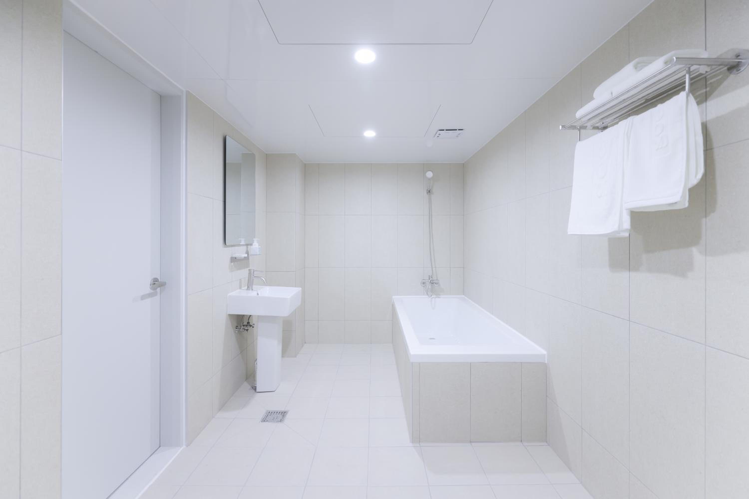 Double or Twin Room - Photo 6