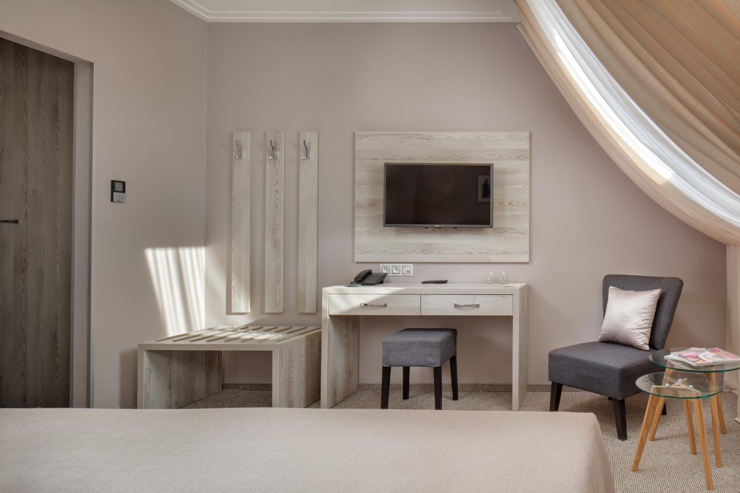 Double or Twin Room thumbnail 5