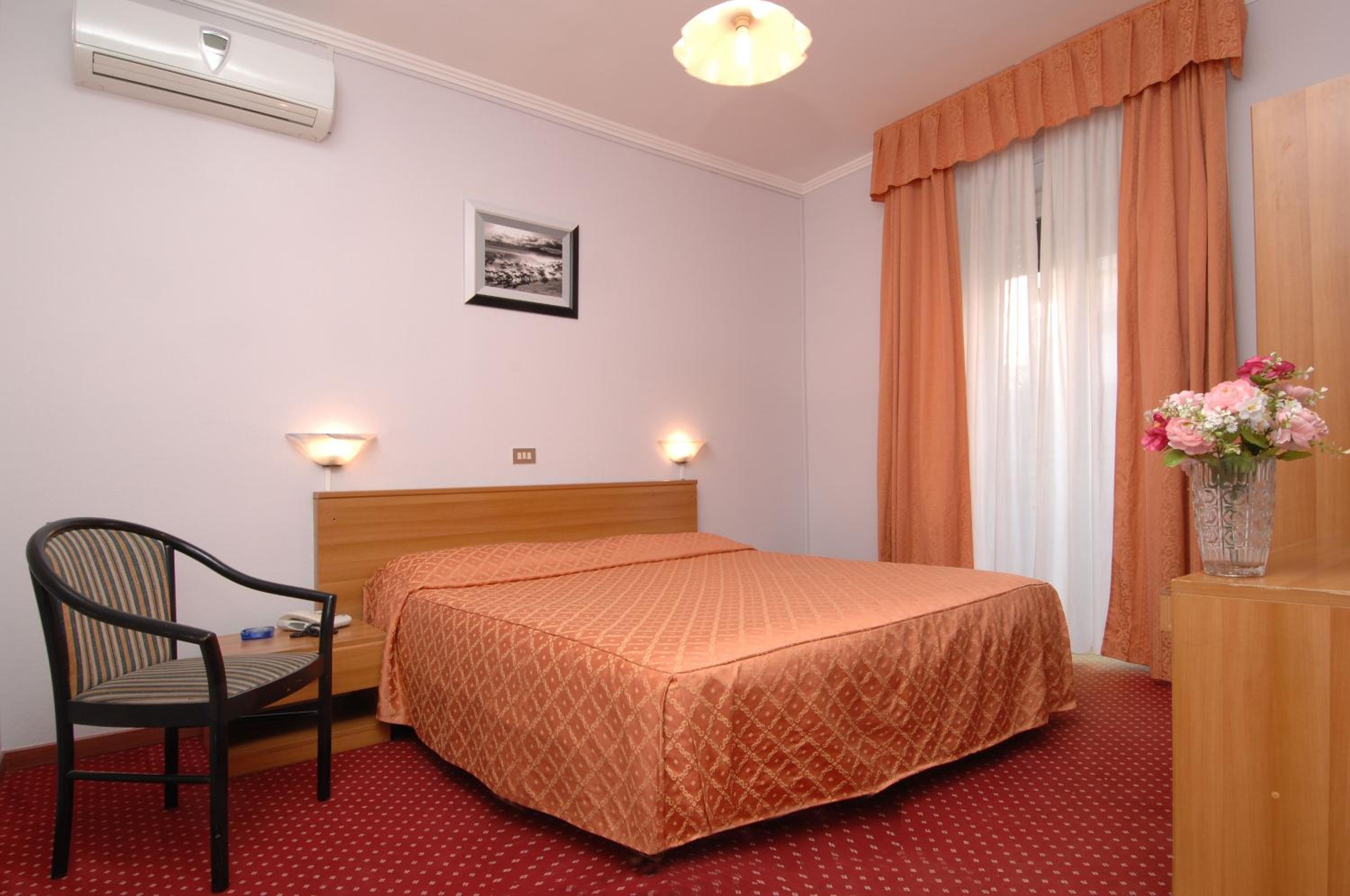 Double Room - Photo 3
