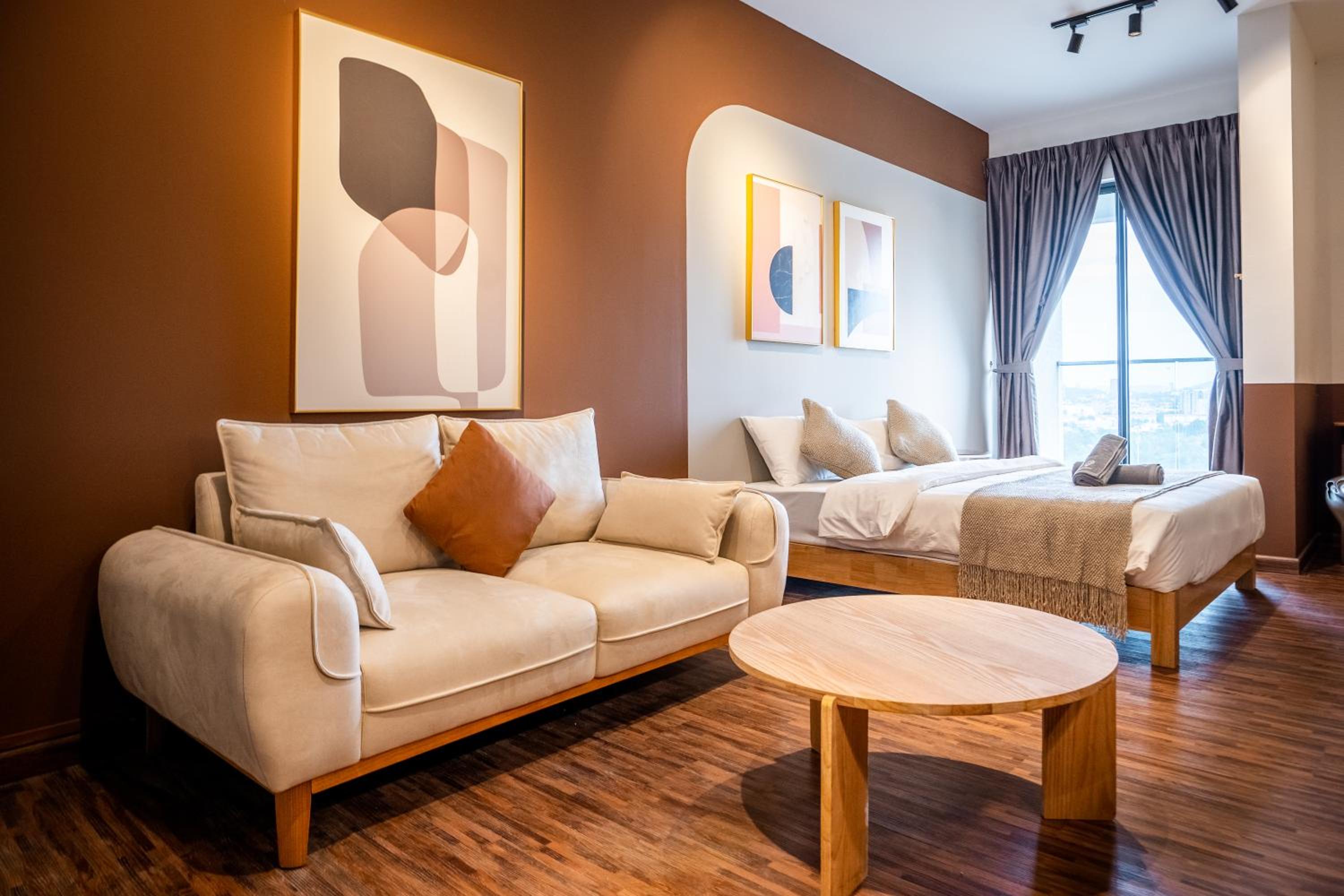 Deluxe Queen Suite - Photo 4