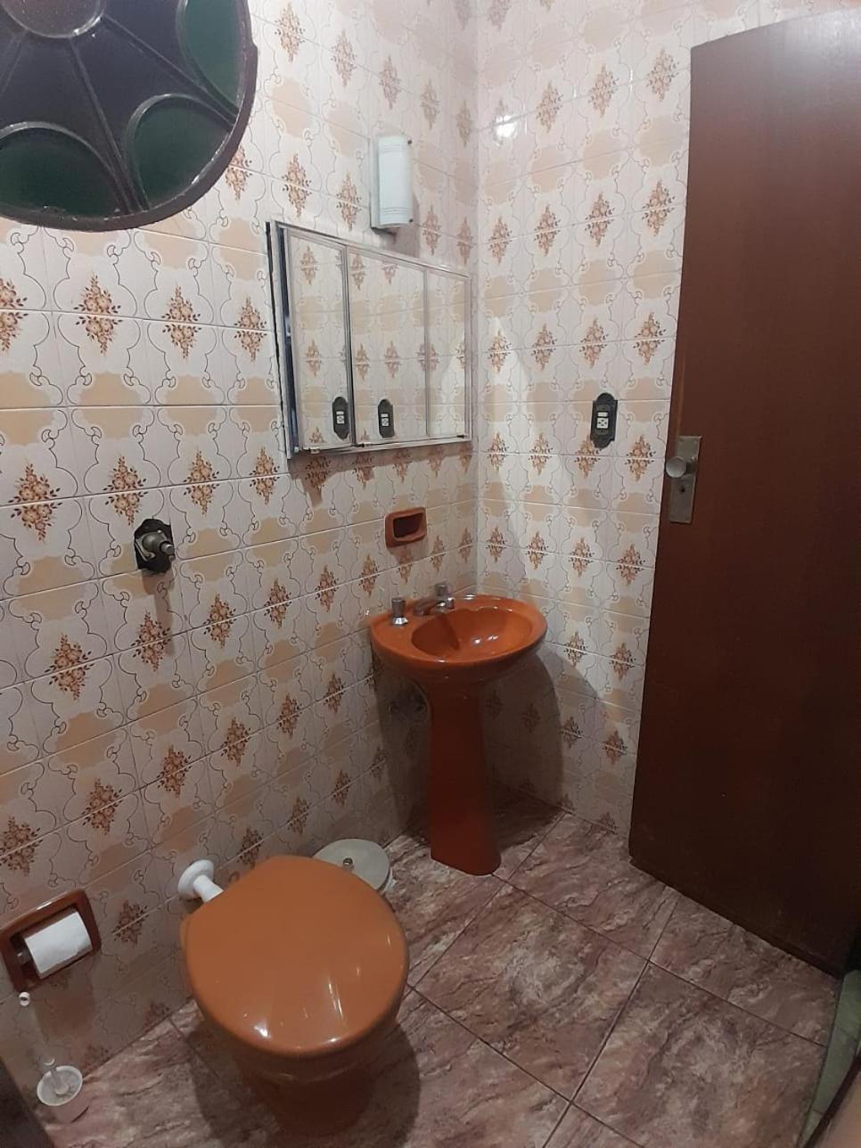 Family Room with Shared Bathroom photo 2
