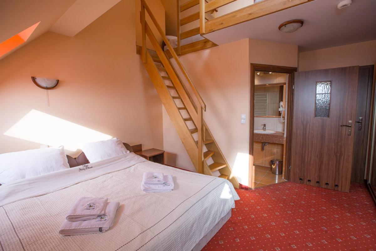 Quadruple Room (2 Adults + 2 Children) - Photo 3
