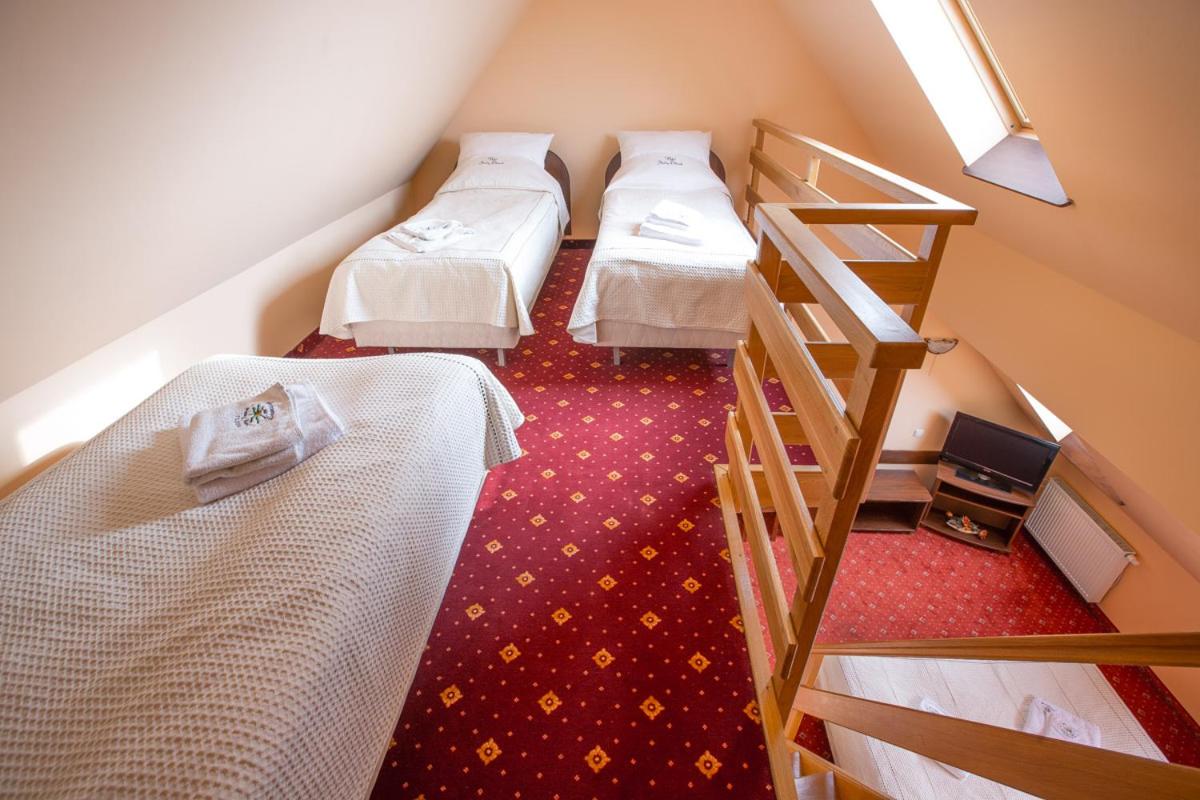 Quadruple Room (2 Adults + 2 Children) - Photo 4