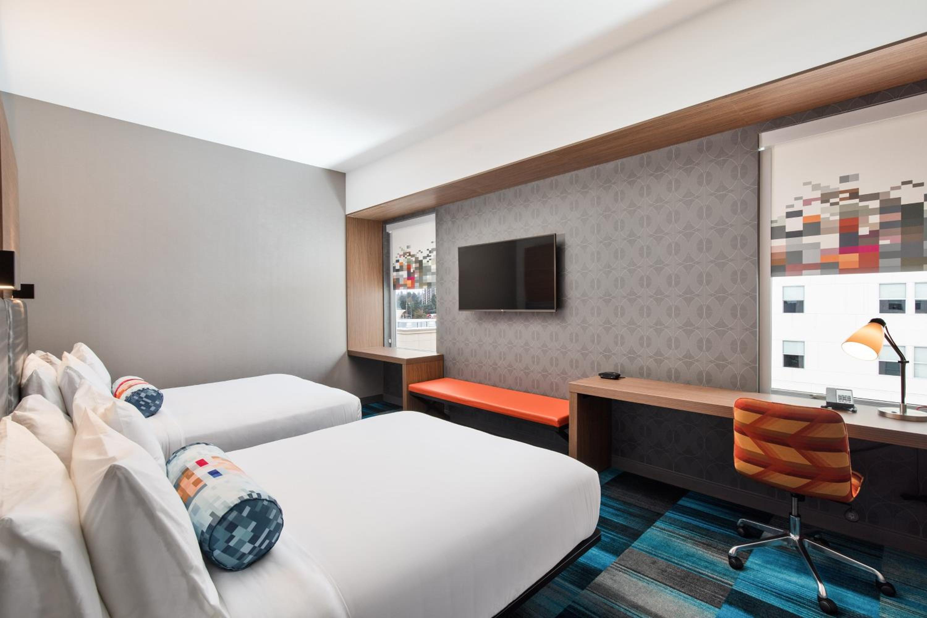 Queen Room with Two Queen Beds and Adapted Tub - Mobility Accessible