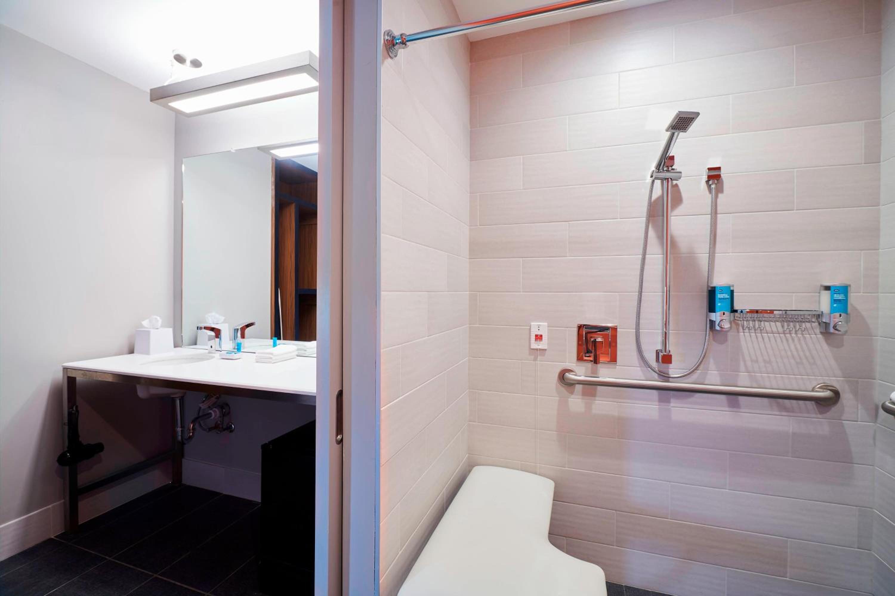 Aloft by Marriott Cleveland Airport