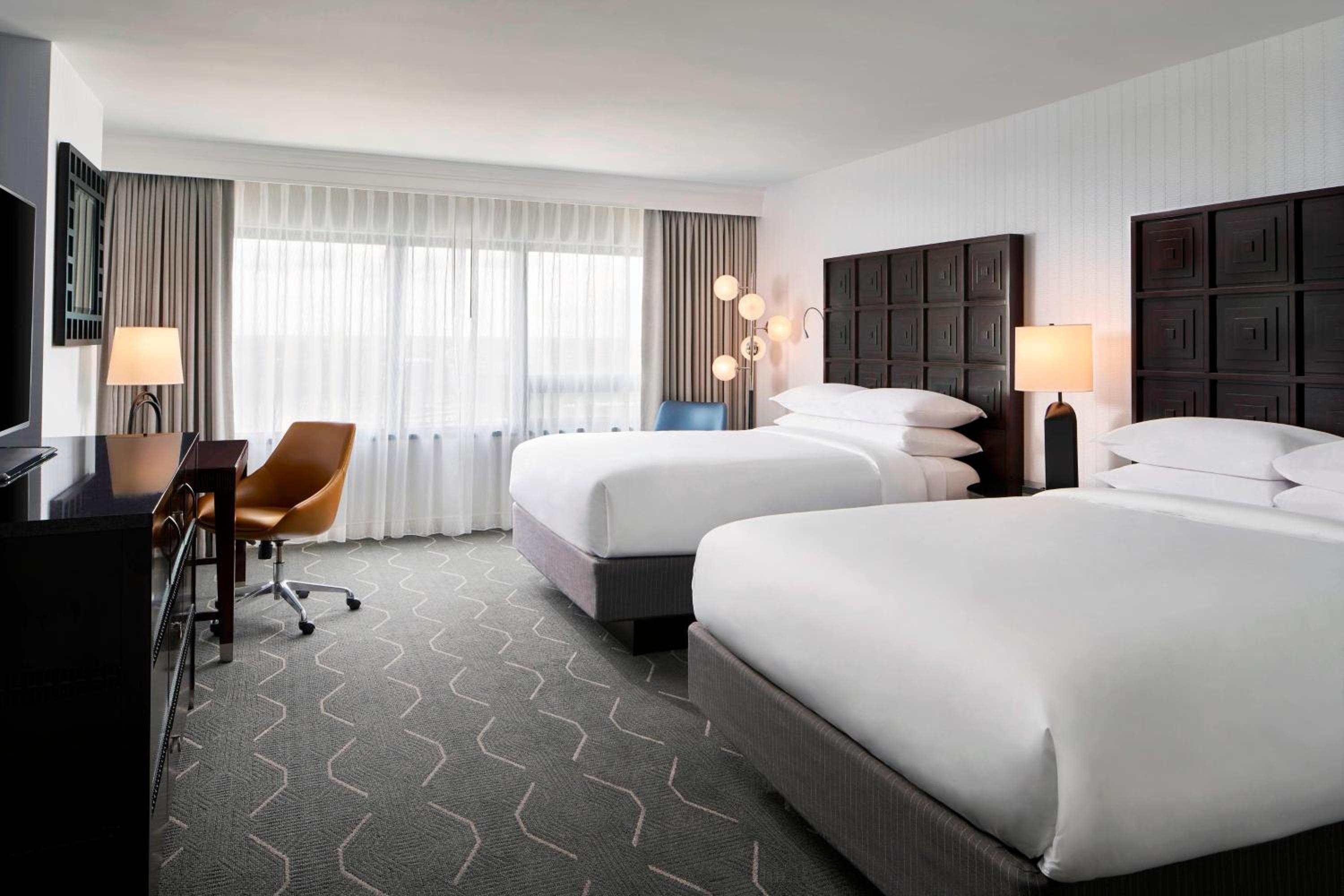 Queen Room - Club Level/Hearing Accessible photo 1