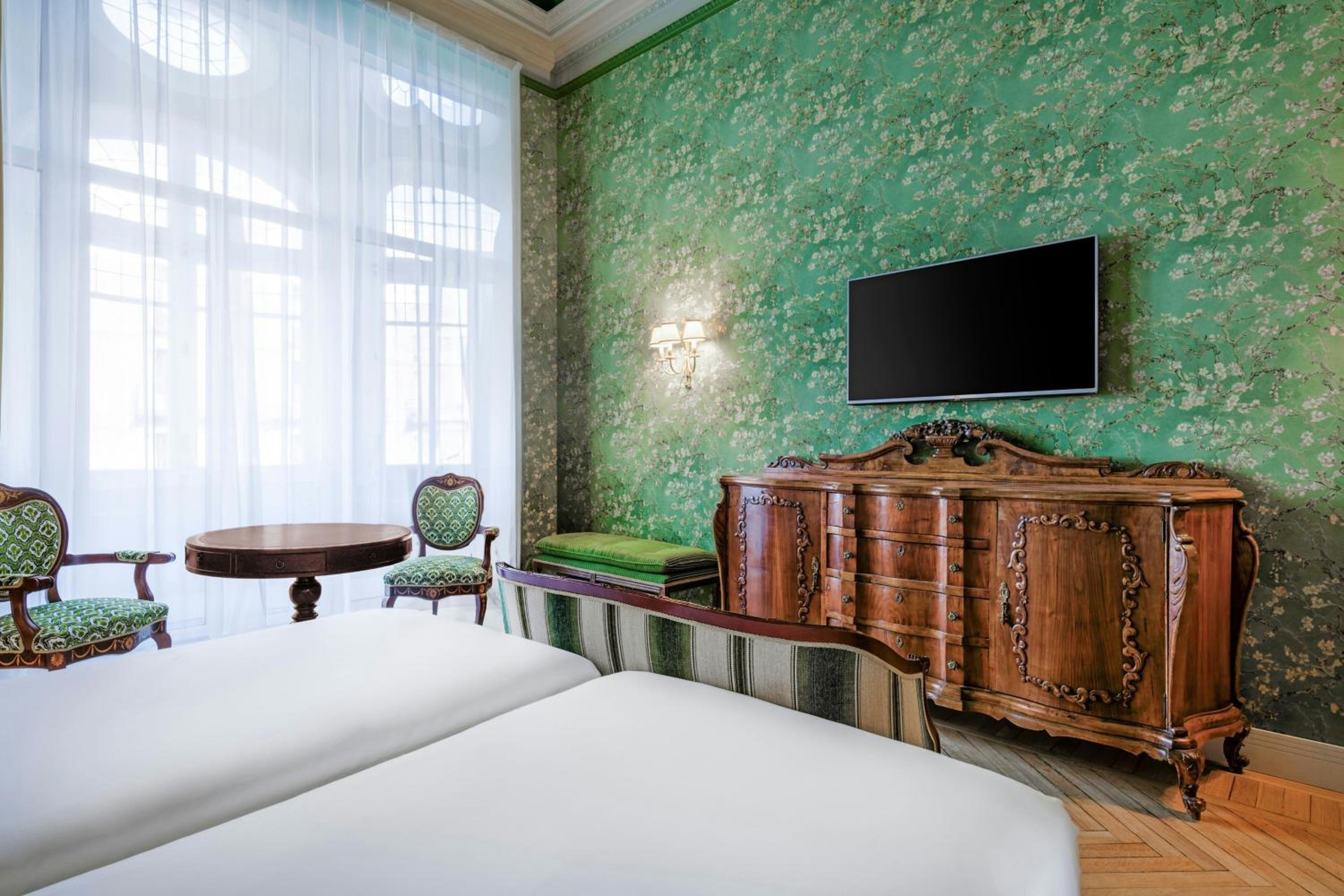 Premium Deluxe Twin Room