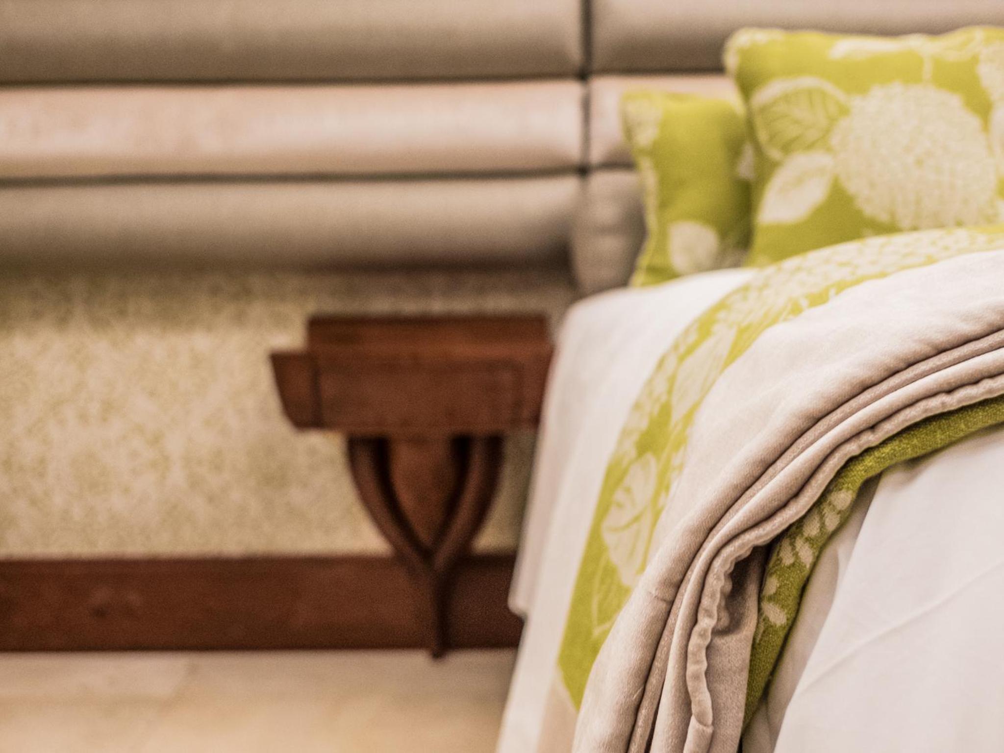 Deluxe King Room - Mobility-Friendly  photo 3