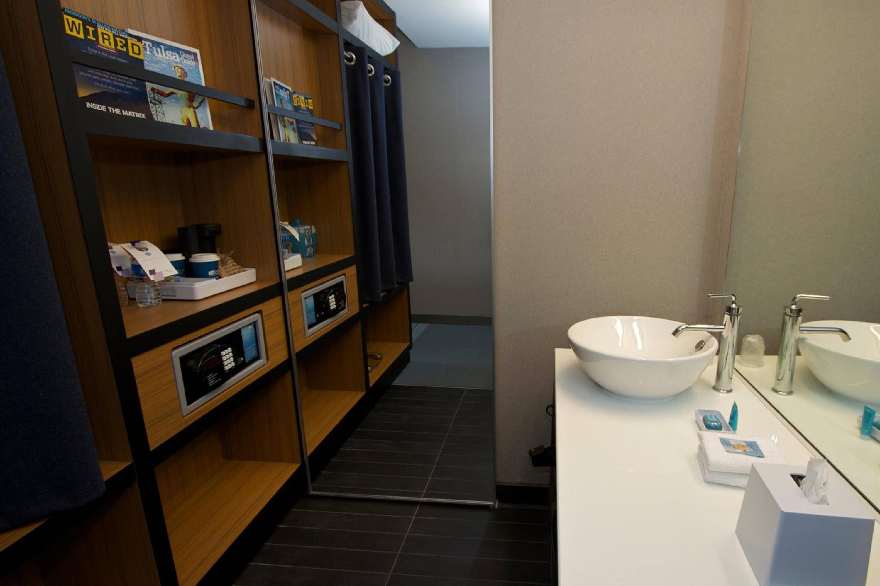 King Room with Roll-in Shower - Mobility and Hearing Accessible - Photo 4