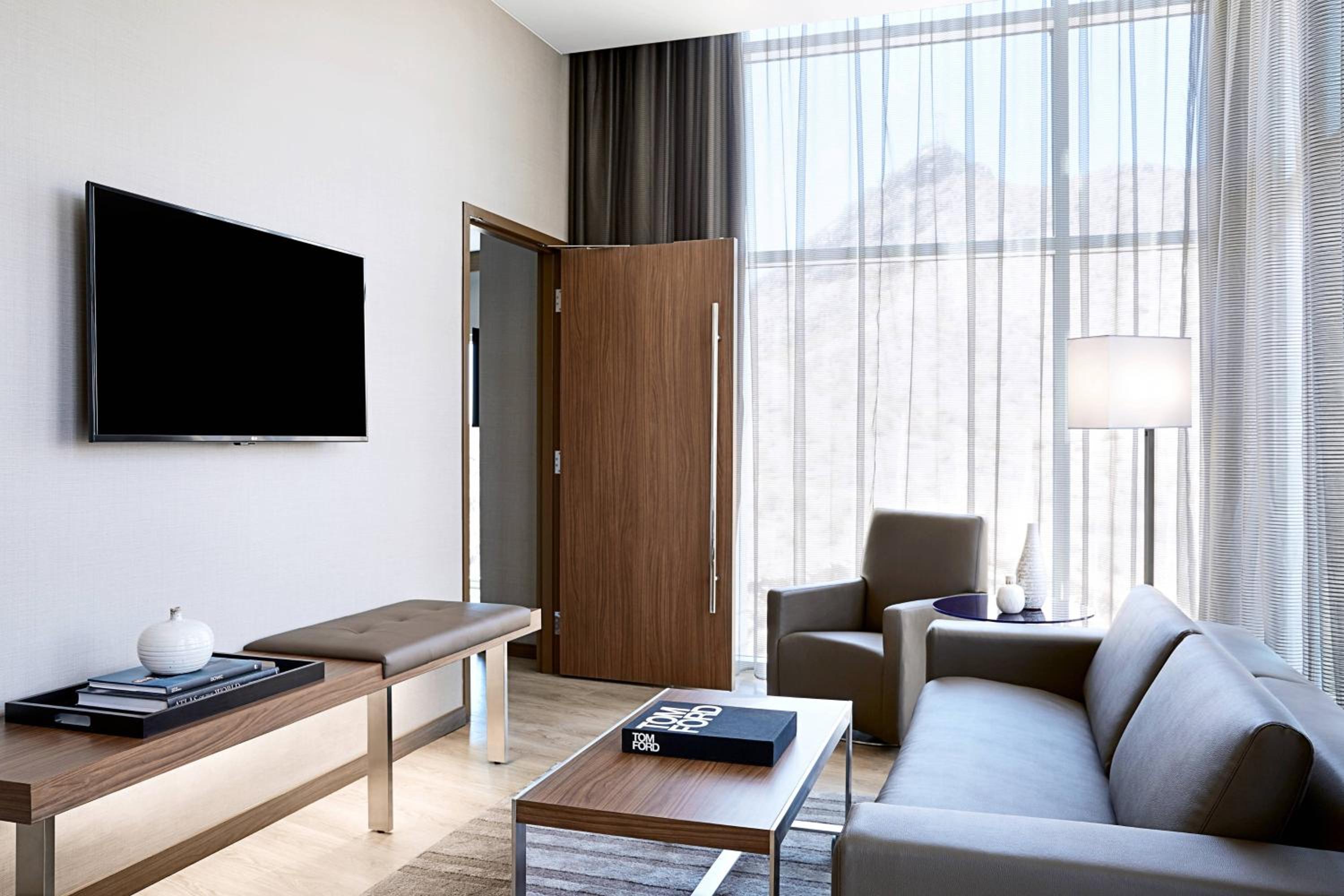 One-Bedroom King Suite Balcony, Corner Room - Mobility and Hearing Accessible