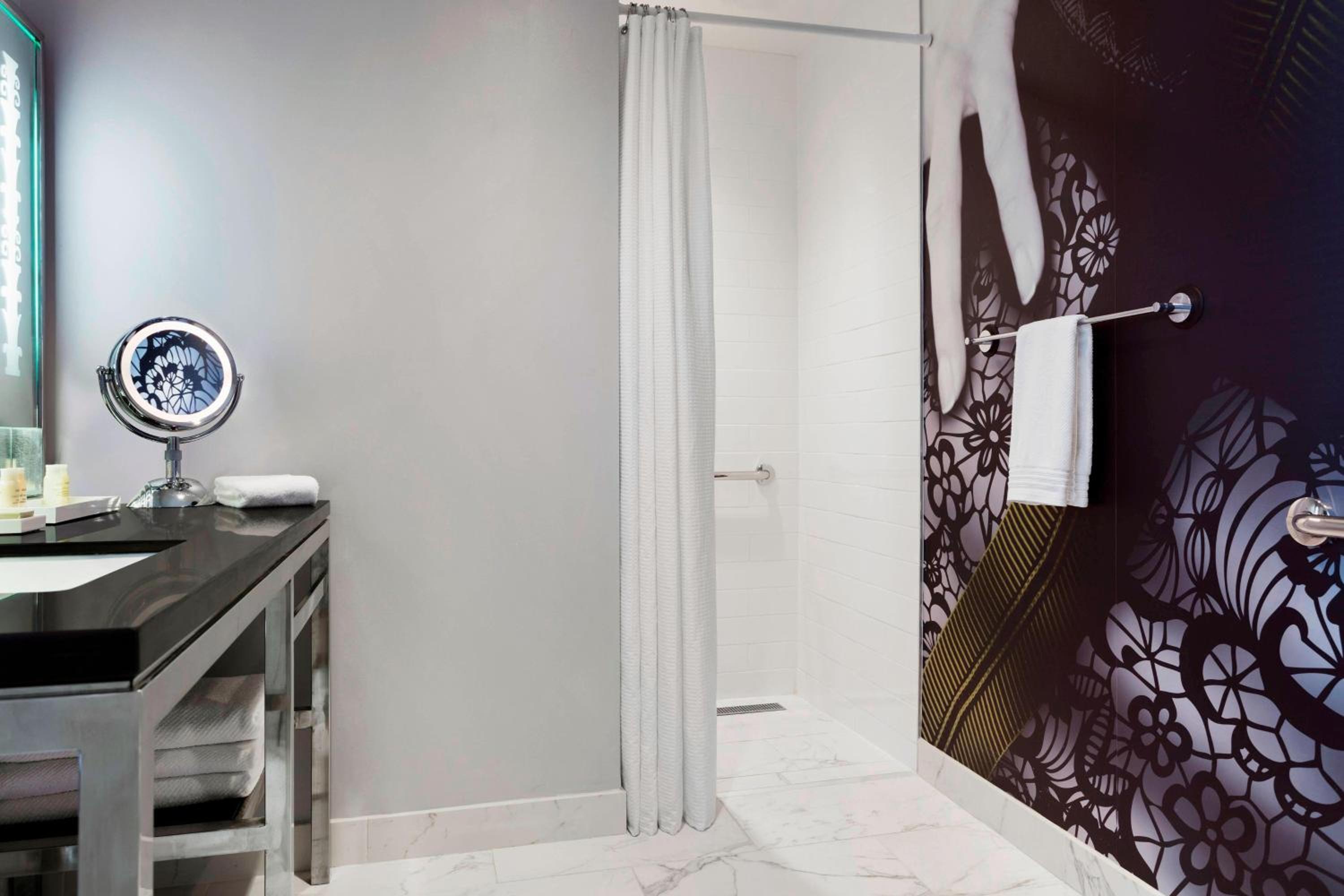 King Room with Roll-in Shower - Mobility and Hearing Accessible photo 3