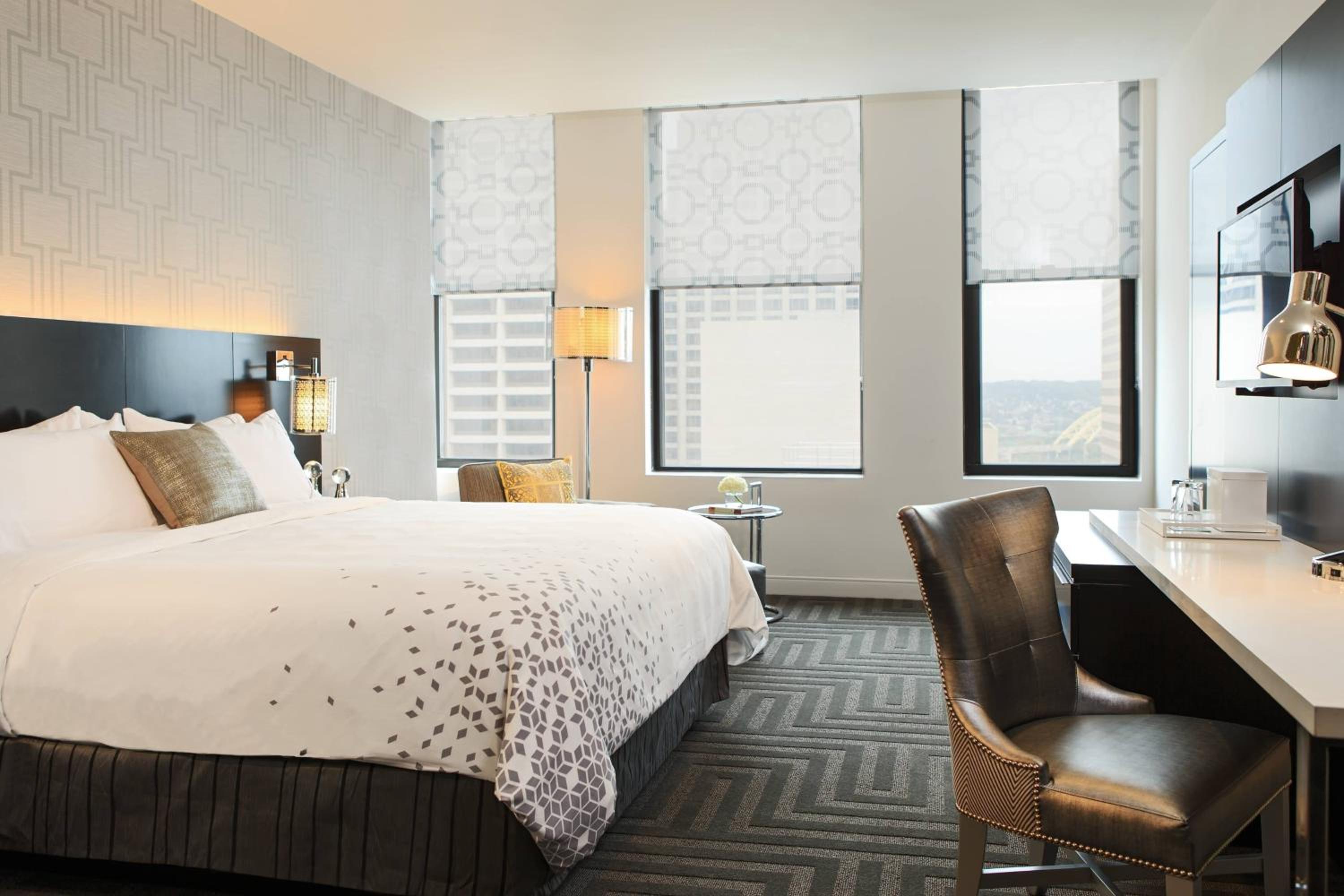 King Room with Roll-in Shower - Mobility and Hearing Accessible photo 2