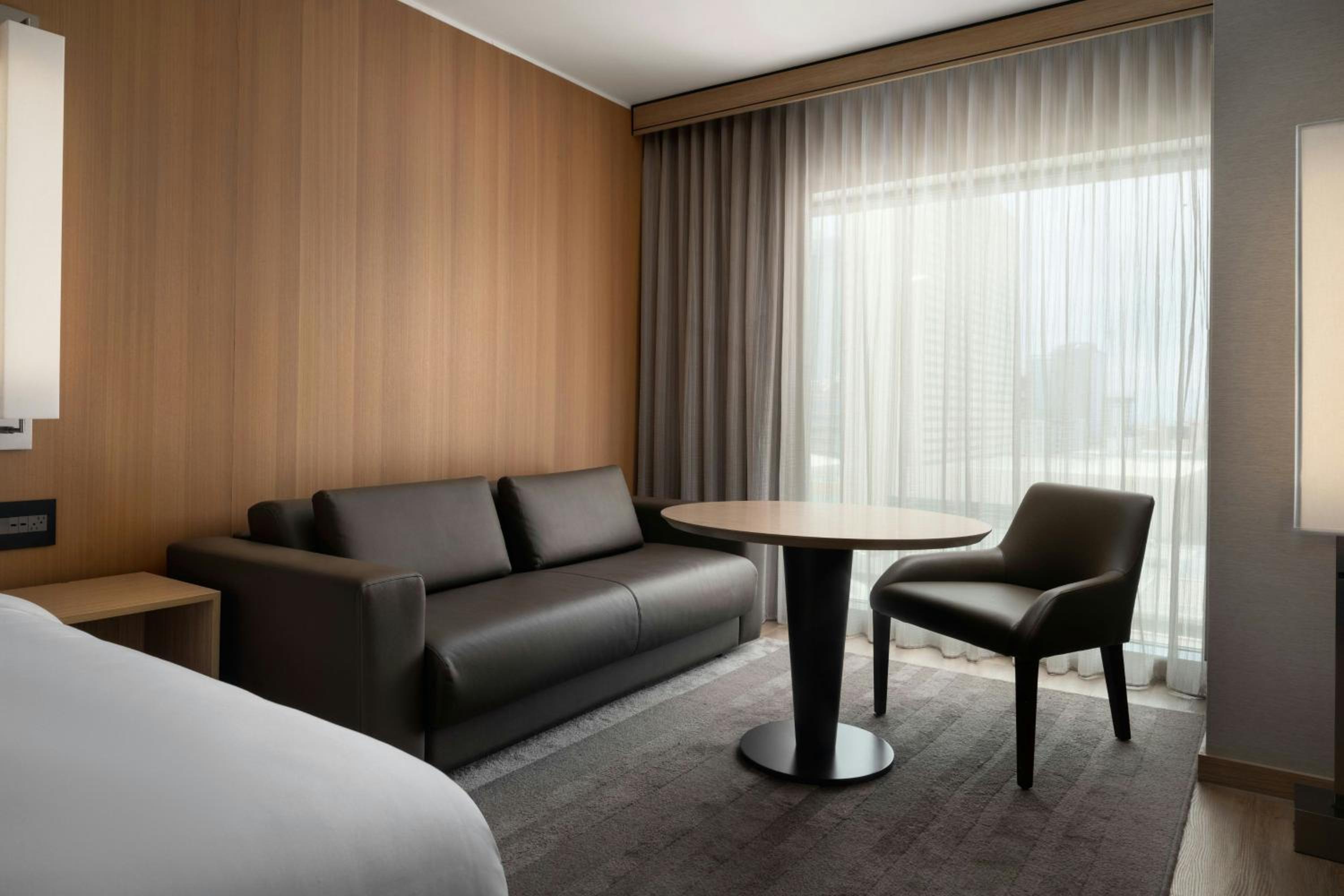 King Room with Sofa Bed, Guest room, 1 King, Sofa bed (Hearing Accessible) - Photo 5