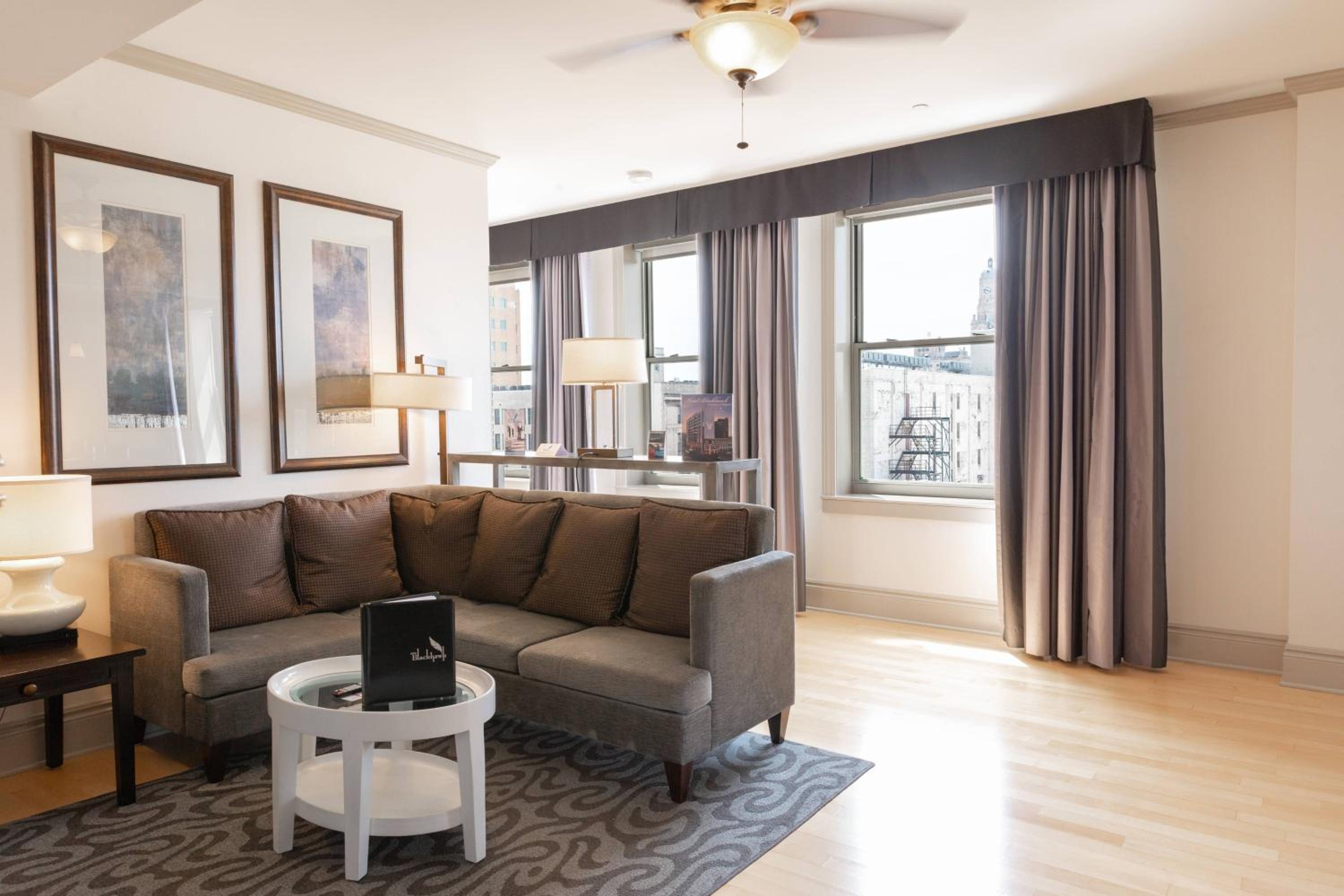 One-Bedroom Junior Suite with One King Bed