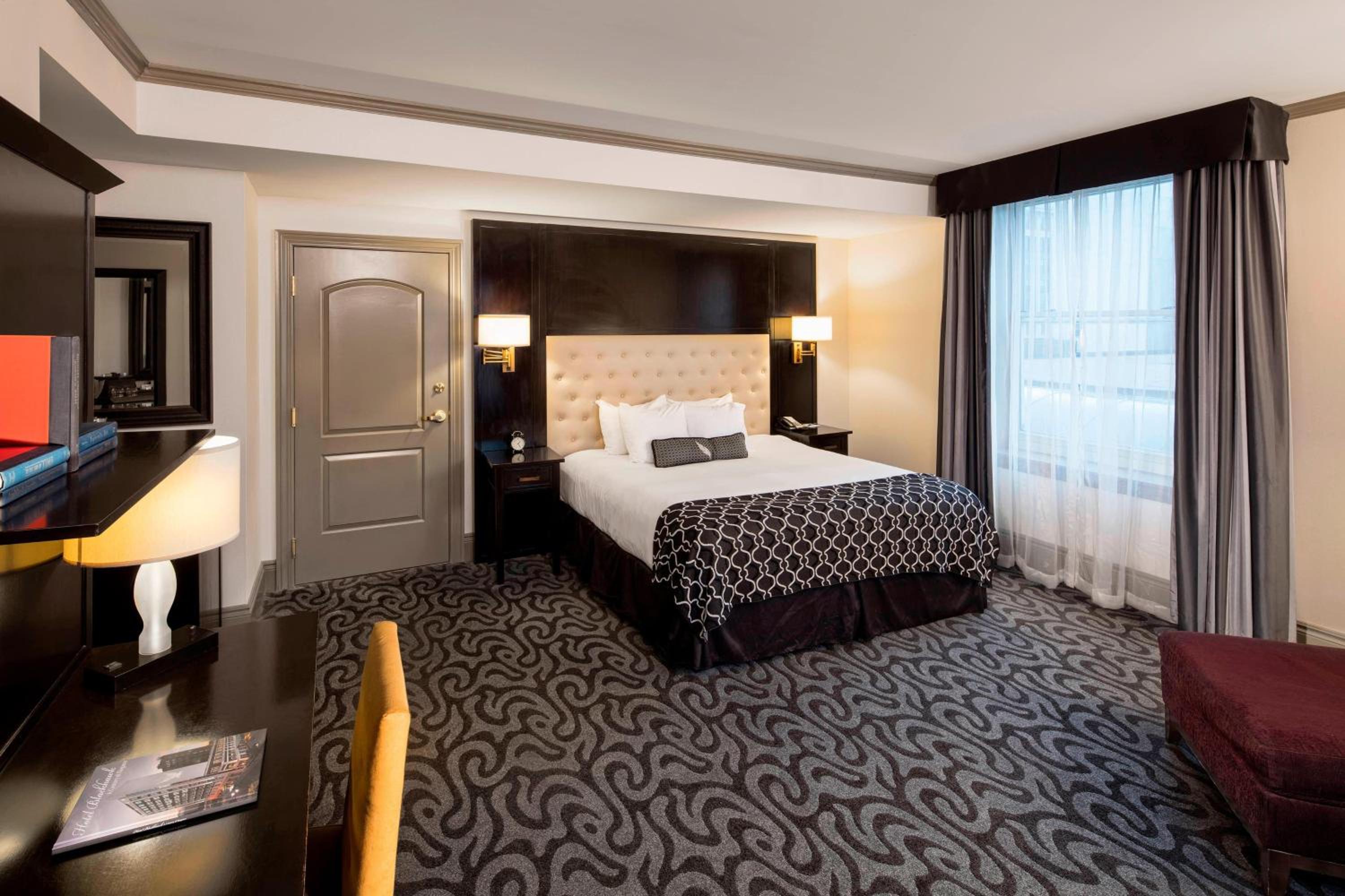 Deluxe King Room - Photo 3