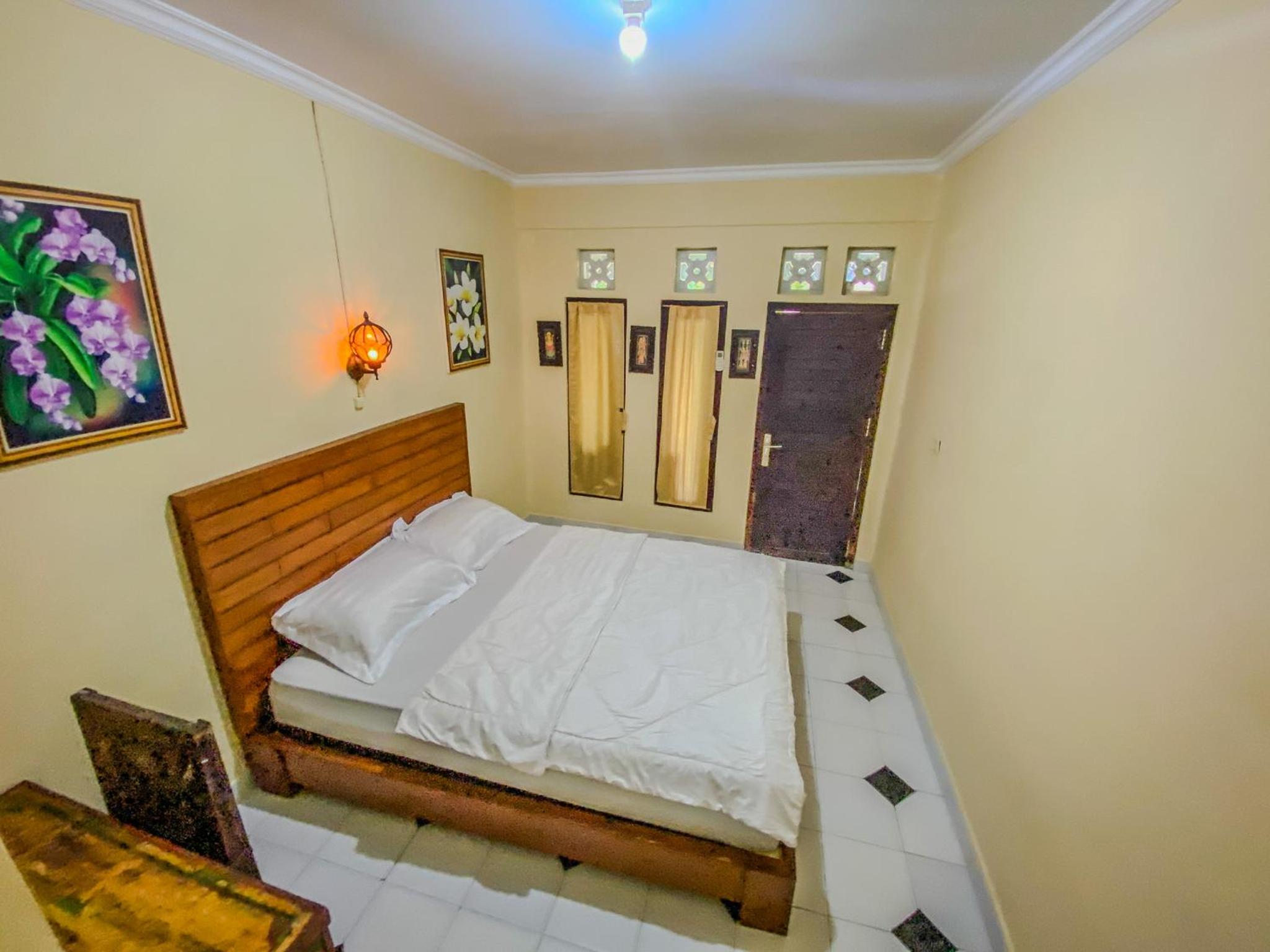 Budget Double Room - Photo 26