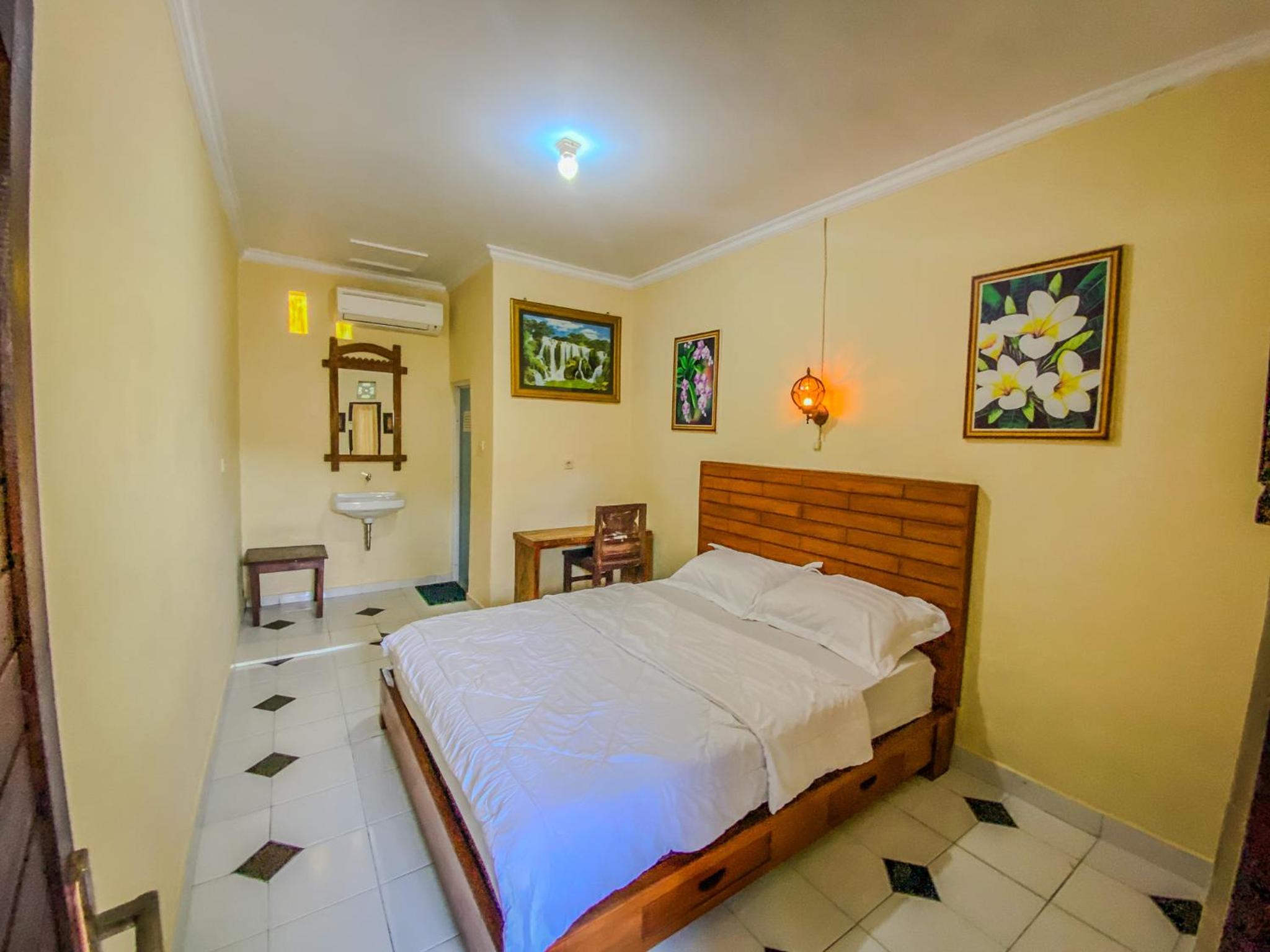 Budget Double Room - Photo 24