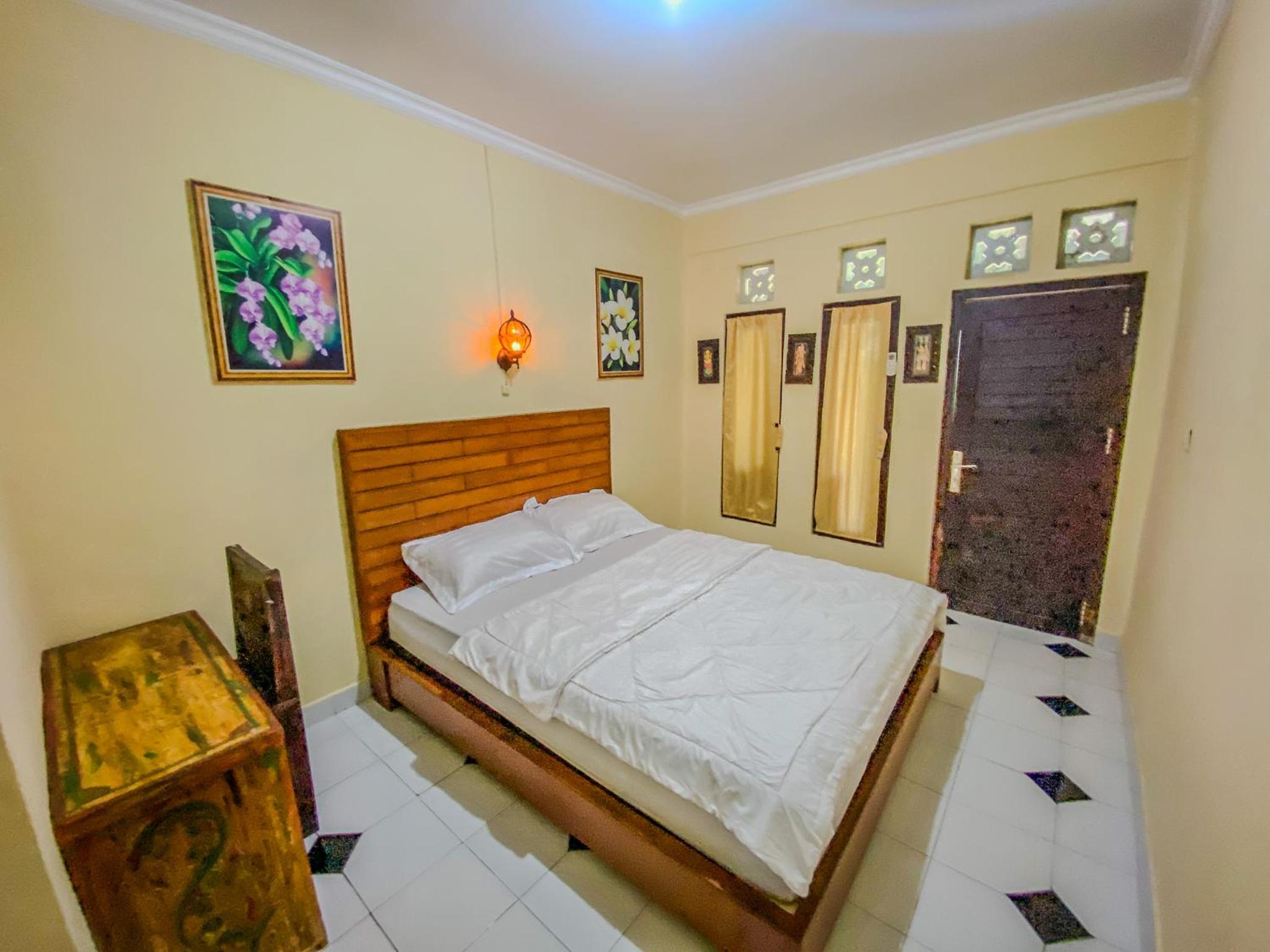 Budget Double Room - Photo 22