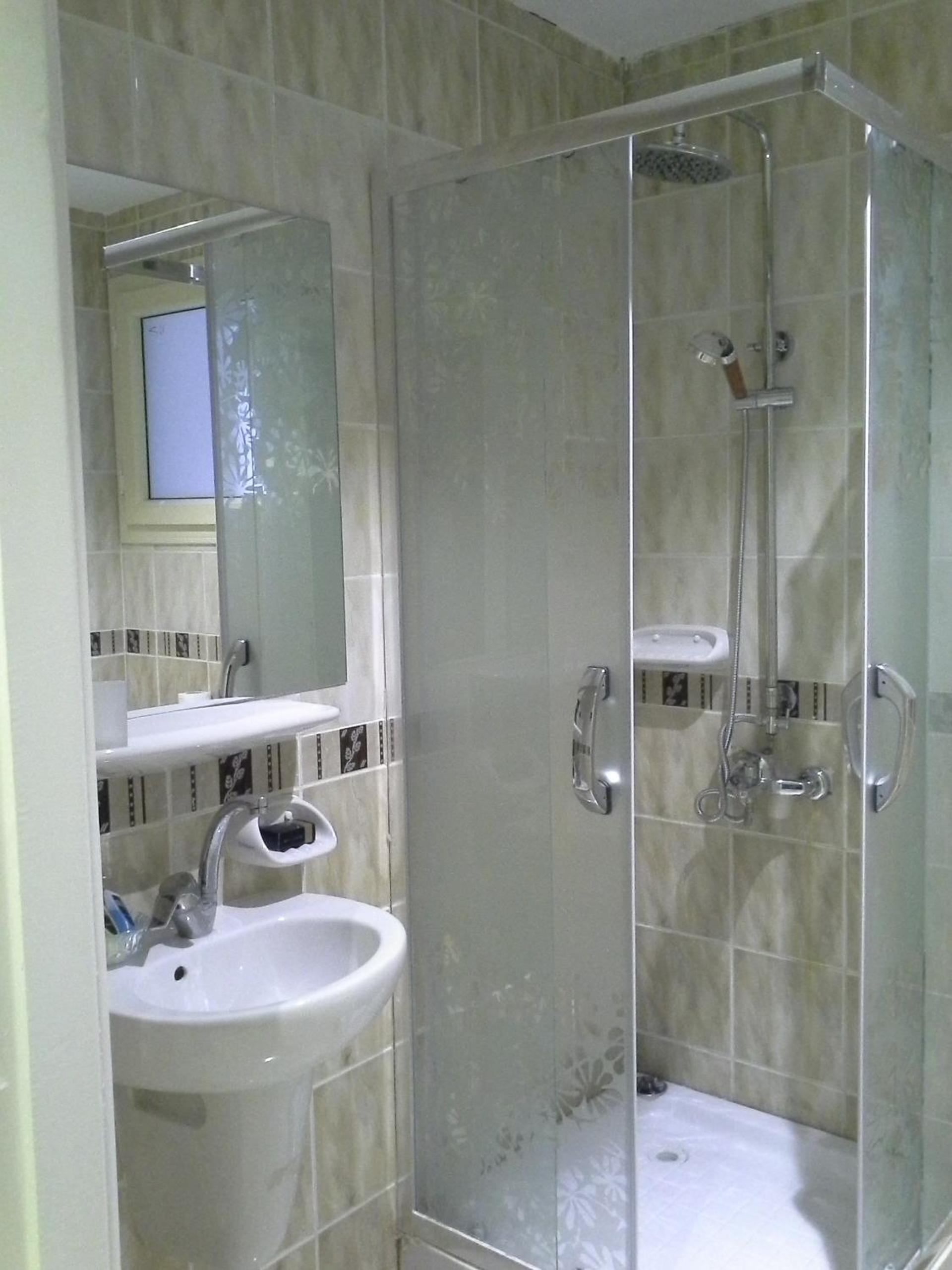 One-Bedroom Apartment (4 Adults ) - Families Only photo 3