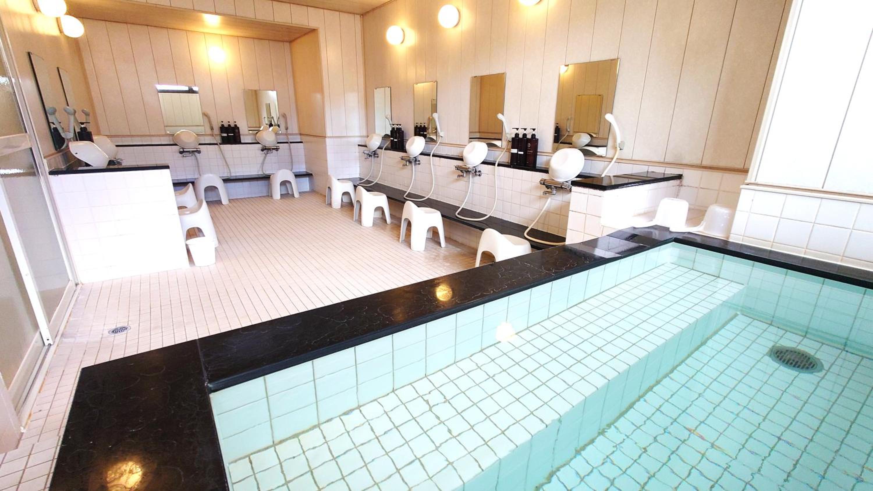 Single Room with Shared Shower and Toilet photo 3