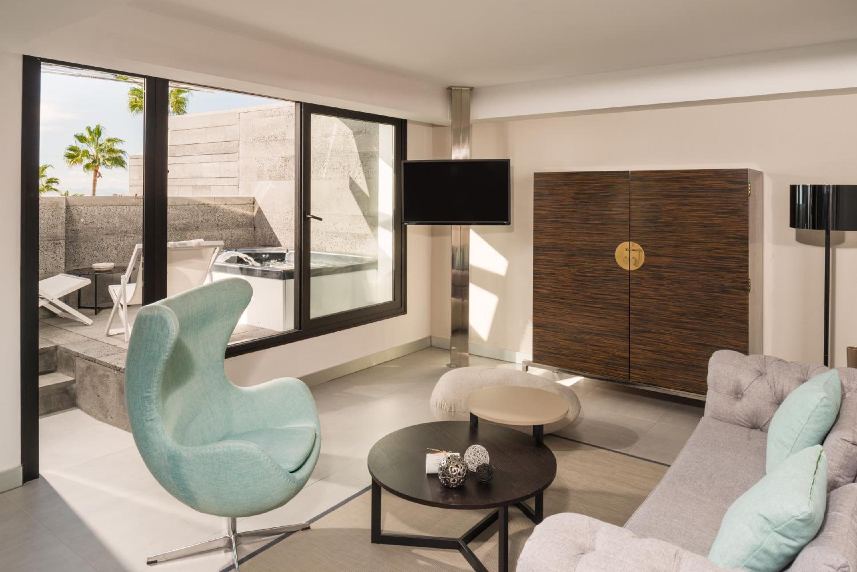Premium Suite (2 Guests) thumbnail 6