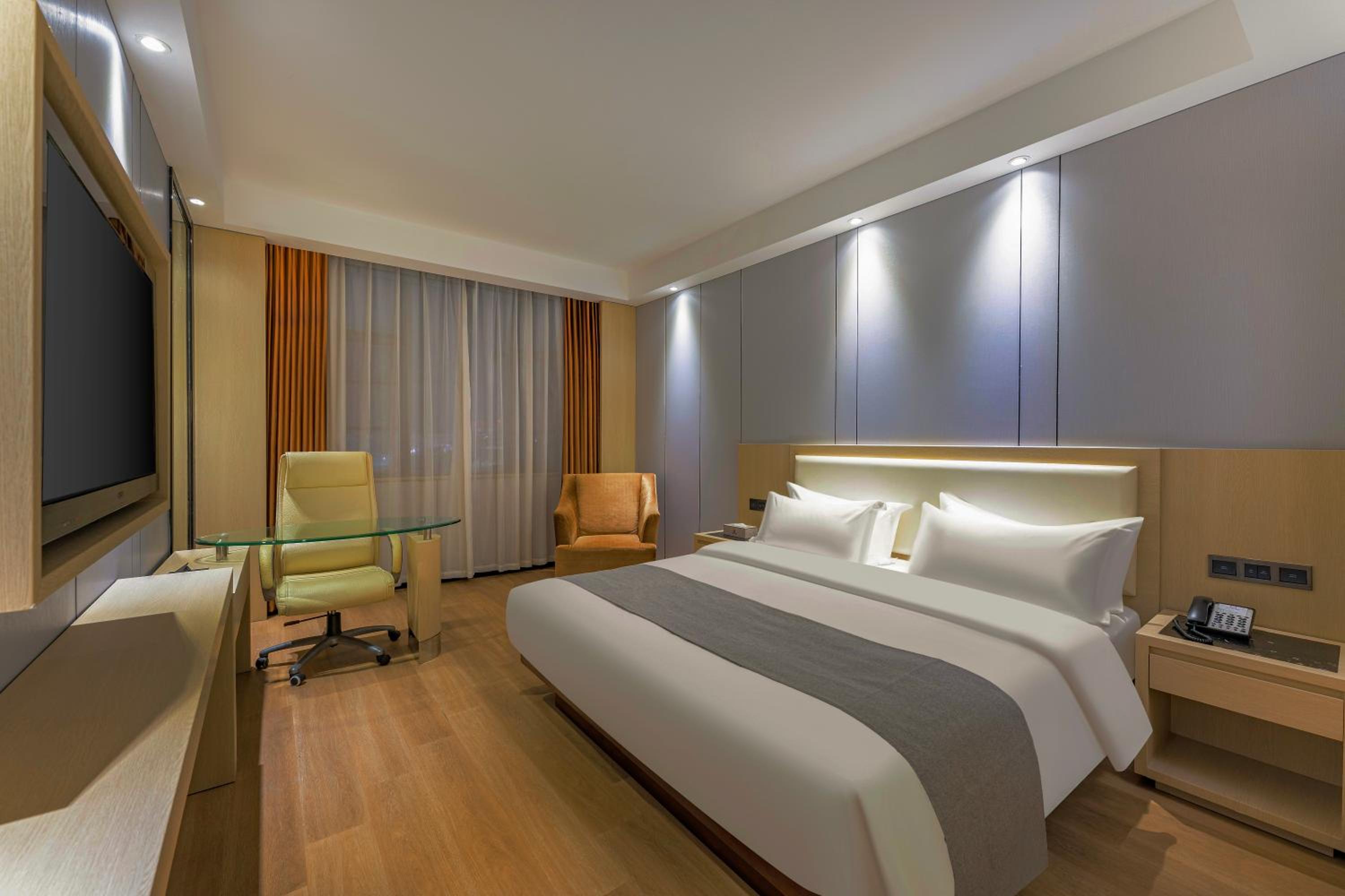 Standard Queen Room