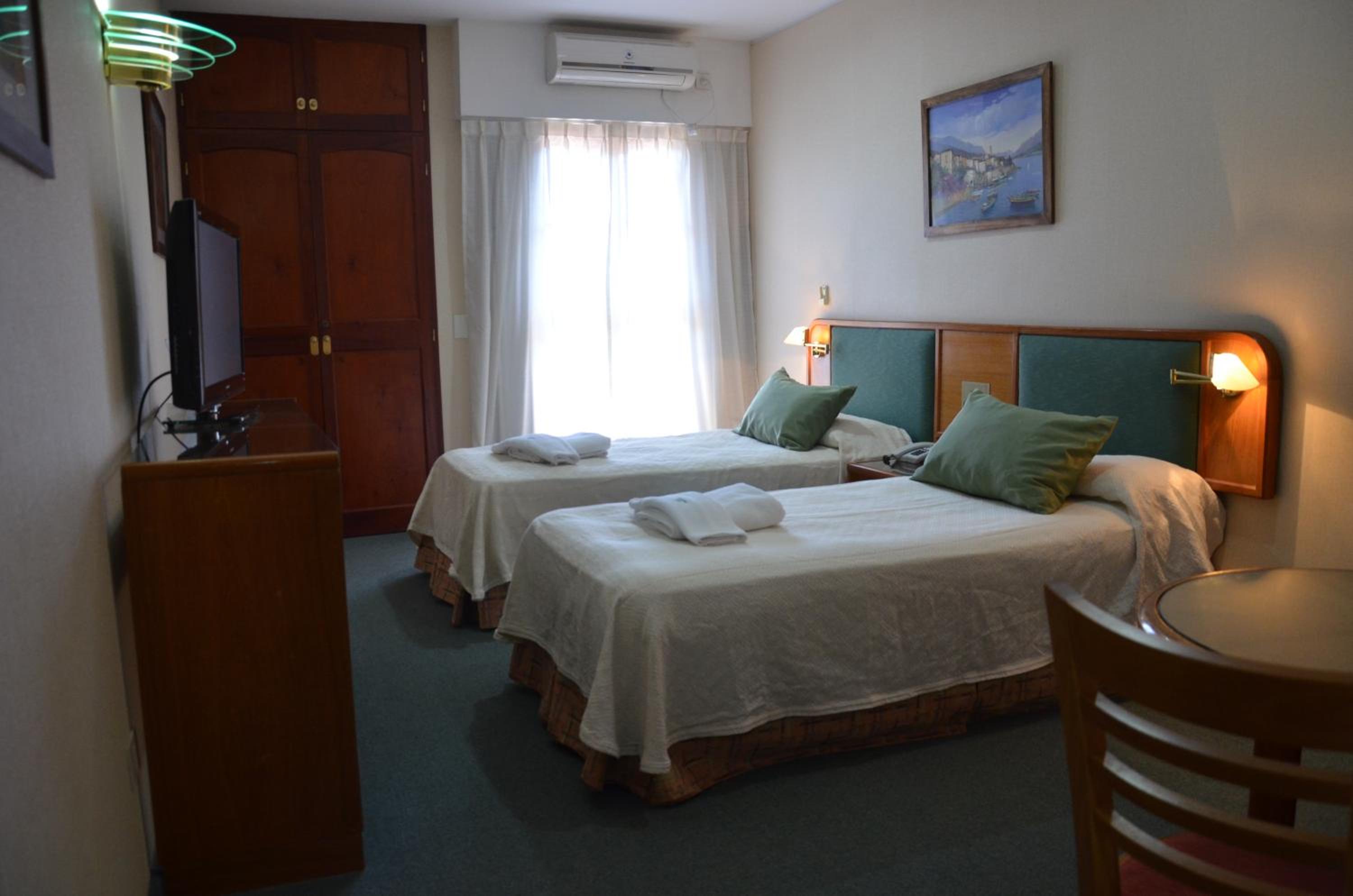 Standard Twin Room photo 2