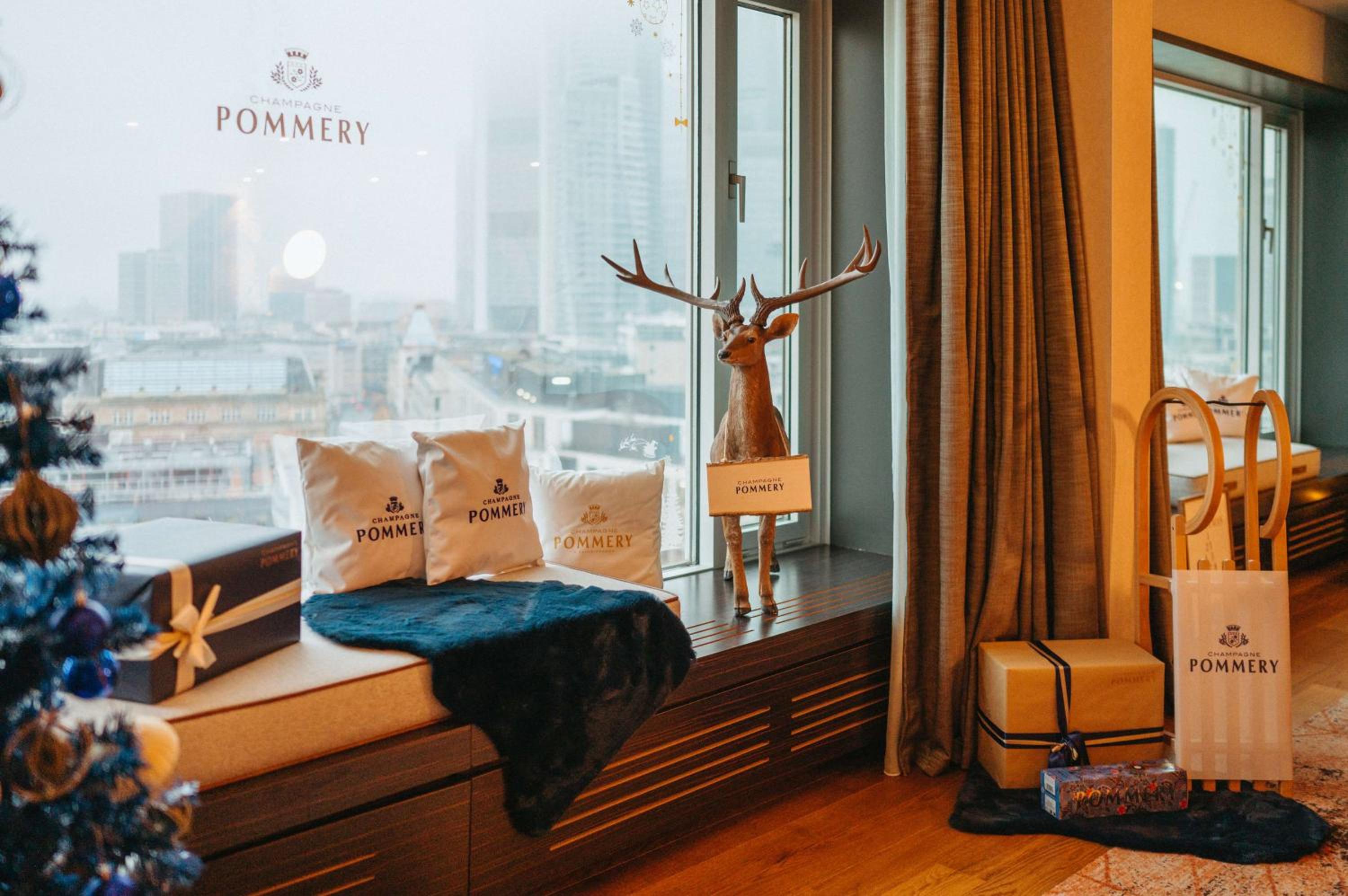 Corner Pommery Christmas Themed Suite
