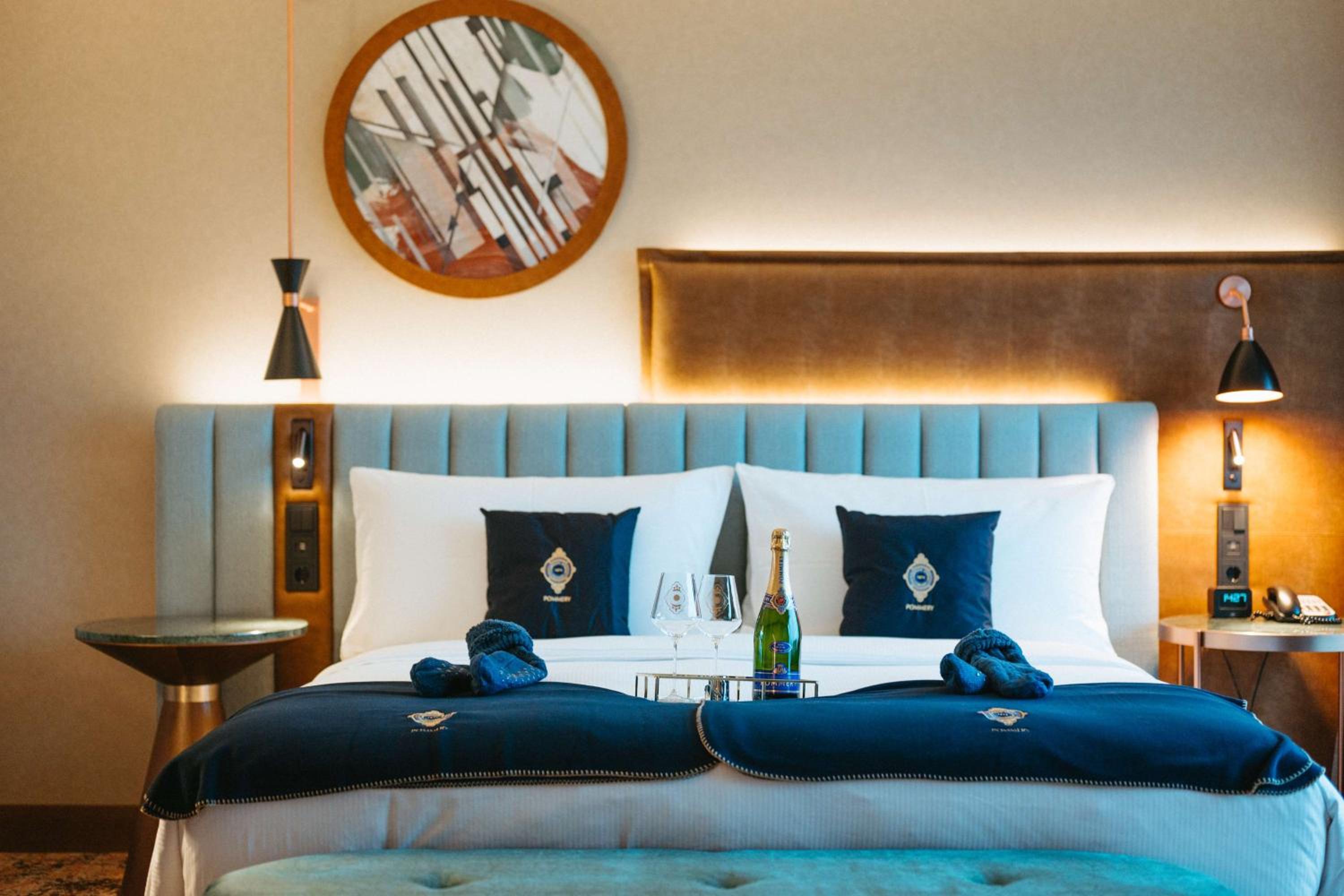 Corner Pommery Christmas Themed Suite