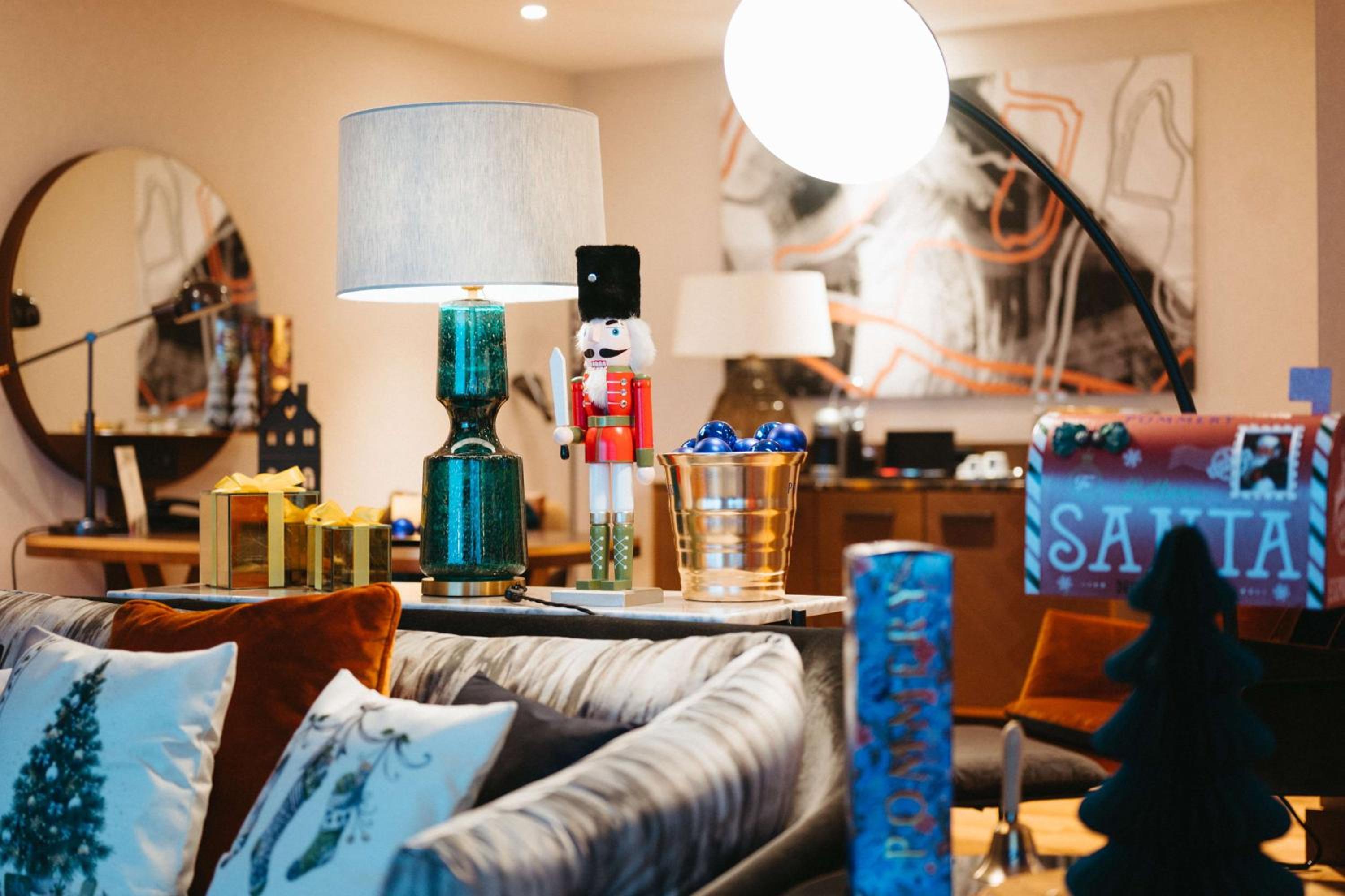 Corner Pommery Christmas Themed Suite