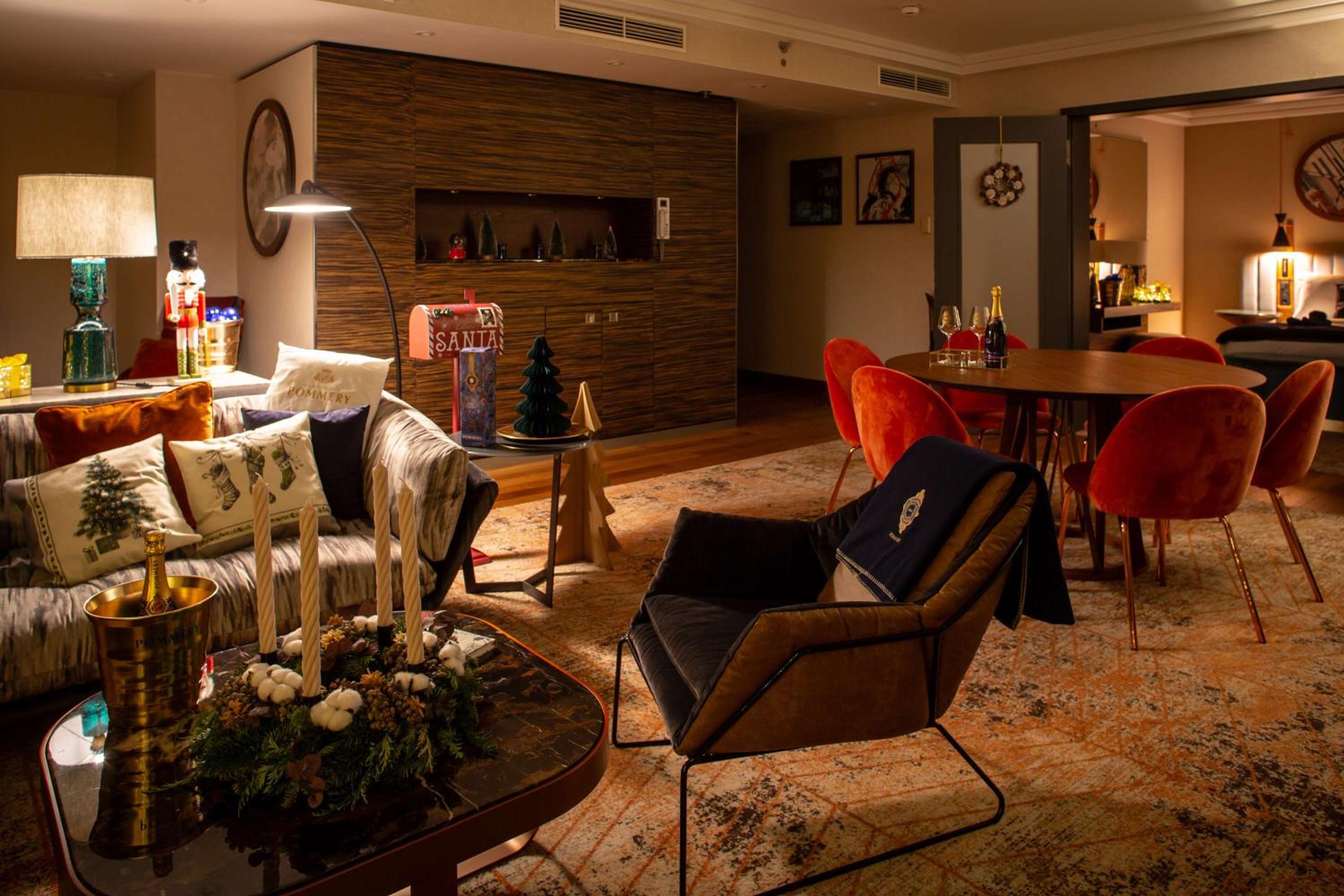 Pommery Christmas-Themed Penthouse Suite