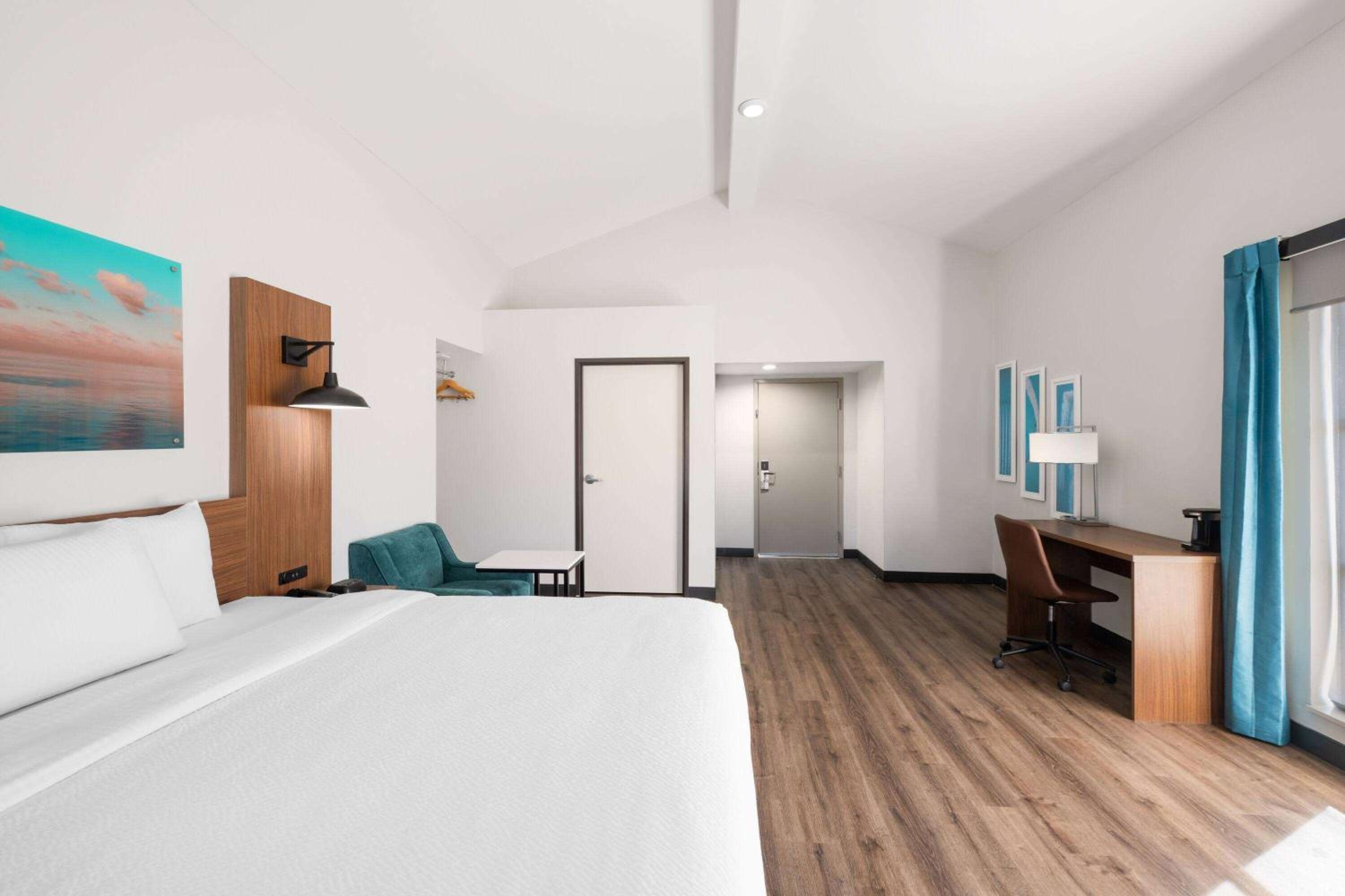 King Room - Non-Smoking - Photo 2