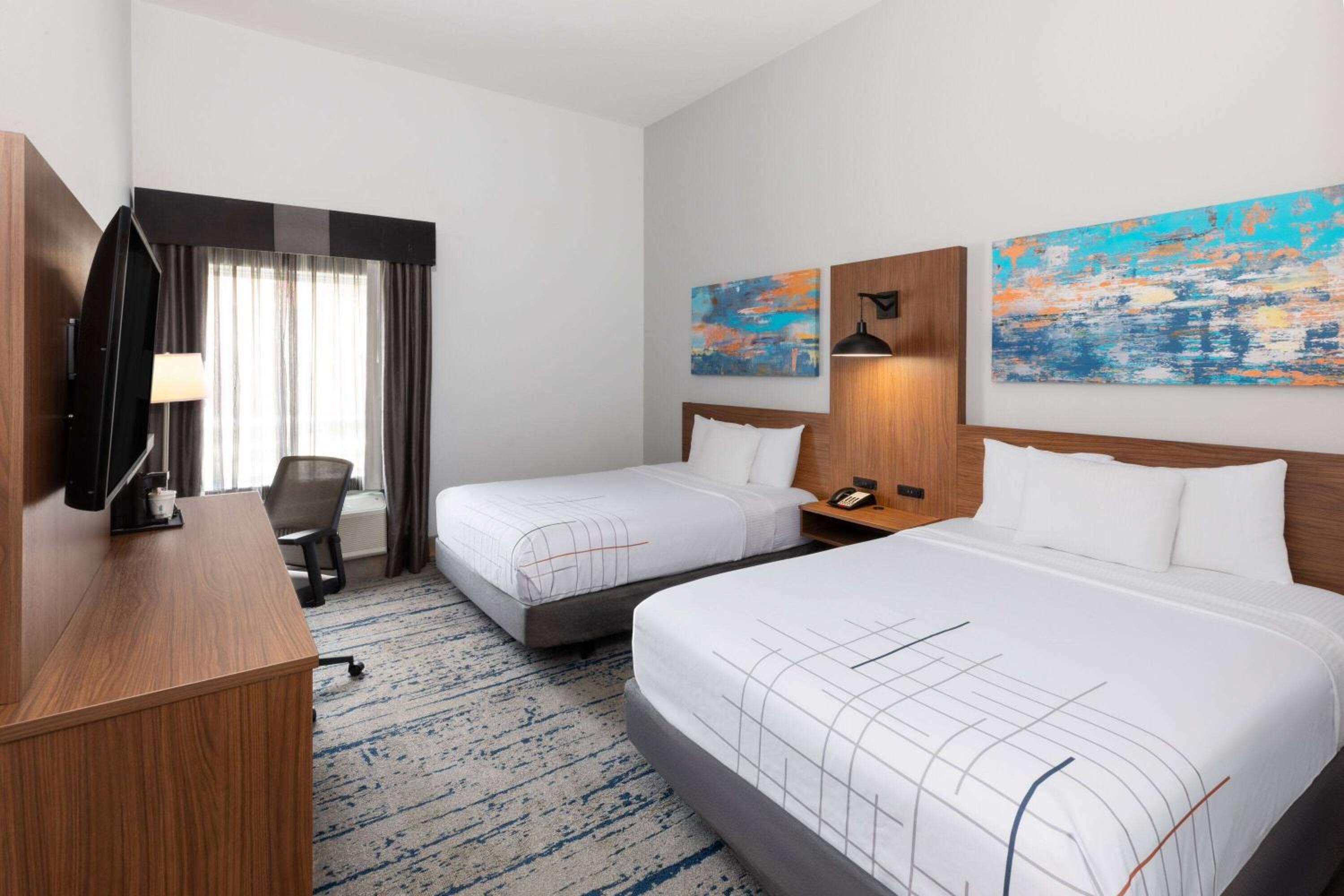 Queen Room with Two Queen Beds and Roll-In Shower - Mobility Accessible/Non-Smoking photo 1