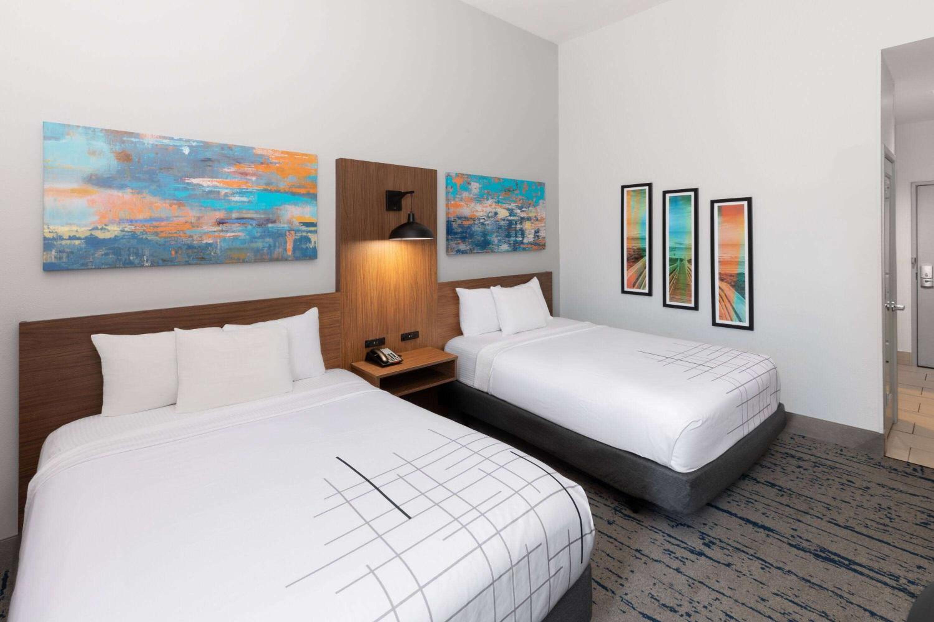 Queen Room with Two Queen Beds and Roll-In Shower - Mobility Accessible/Non-Smoking photo 2