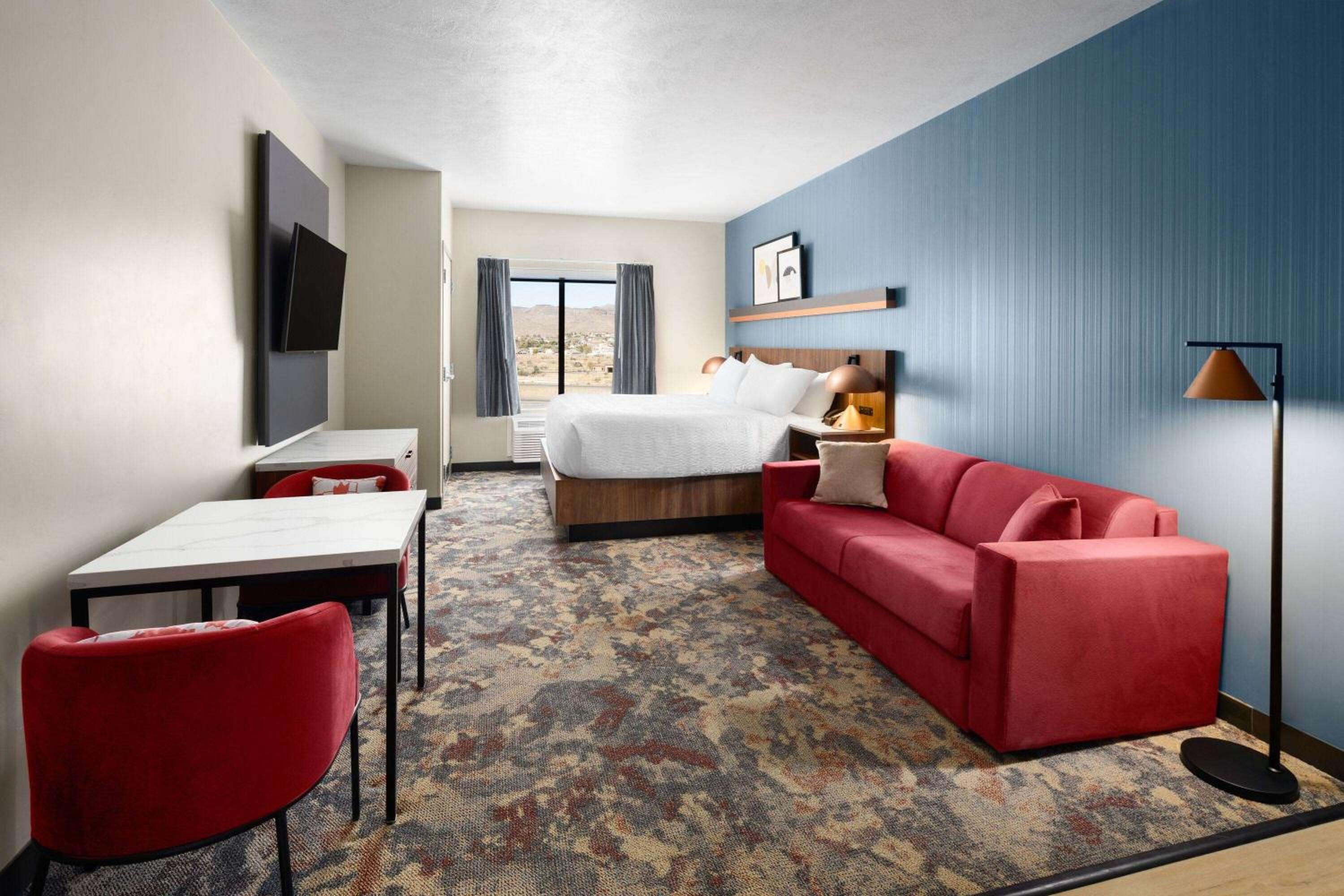 King Suite with Kitchen and Sofa Bed - Non-Smoking - Photo 4