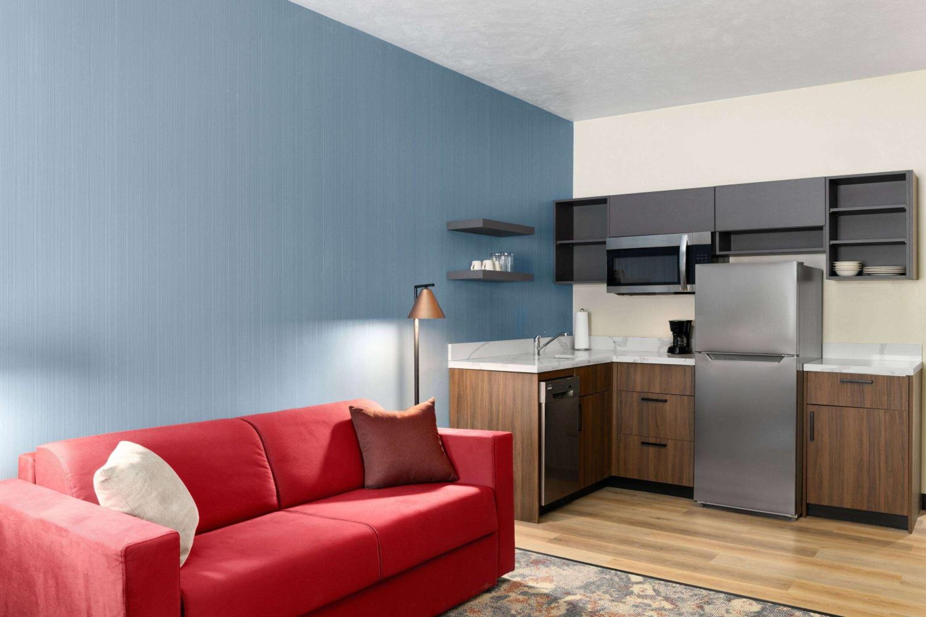 King Suite with Kitchen and Sofa Bed - Non-Smoking - Photo 2